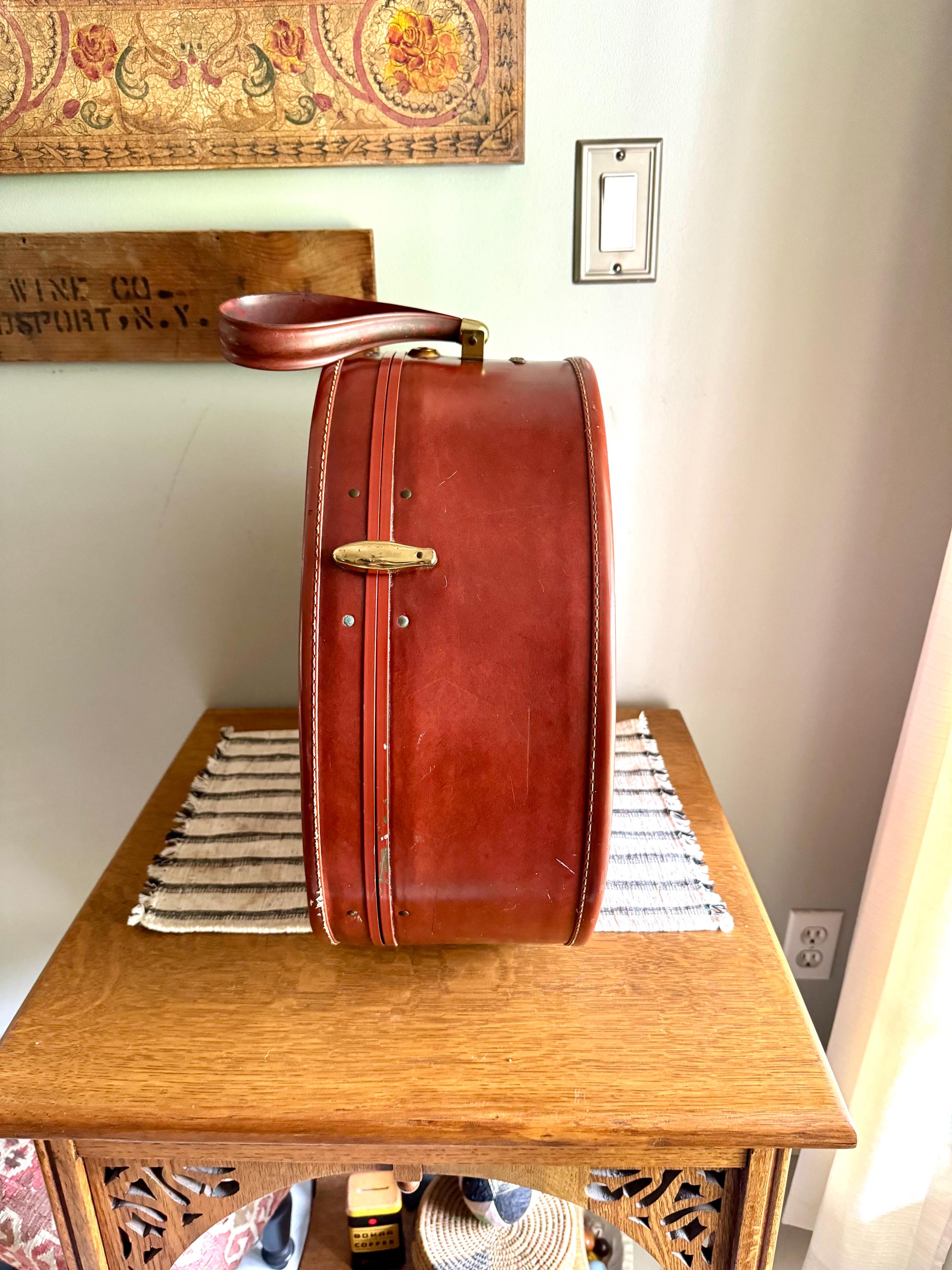 Samsonite Hardshell Round Suitcase | 50's Retro Luggage | Vintage Hard Case Round Suitcase | Samsonite 4920 Shwayder Bros Case