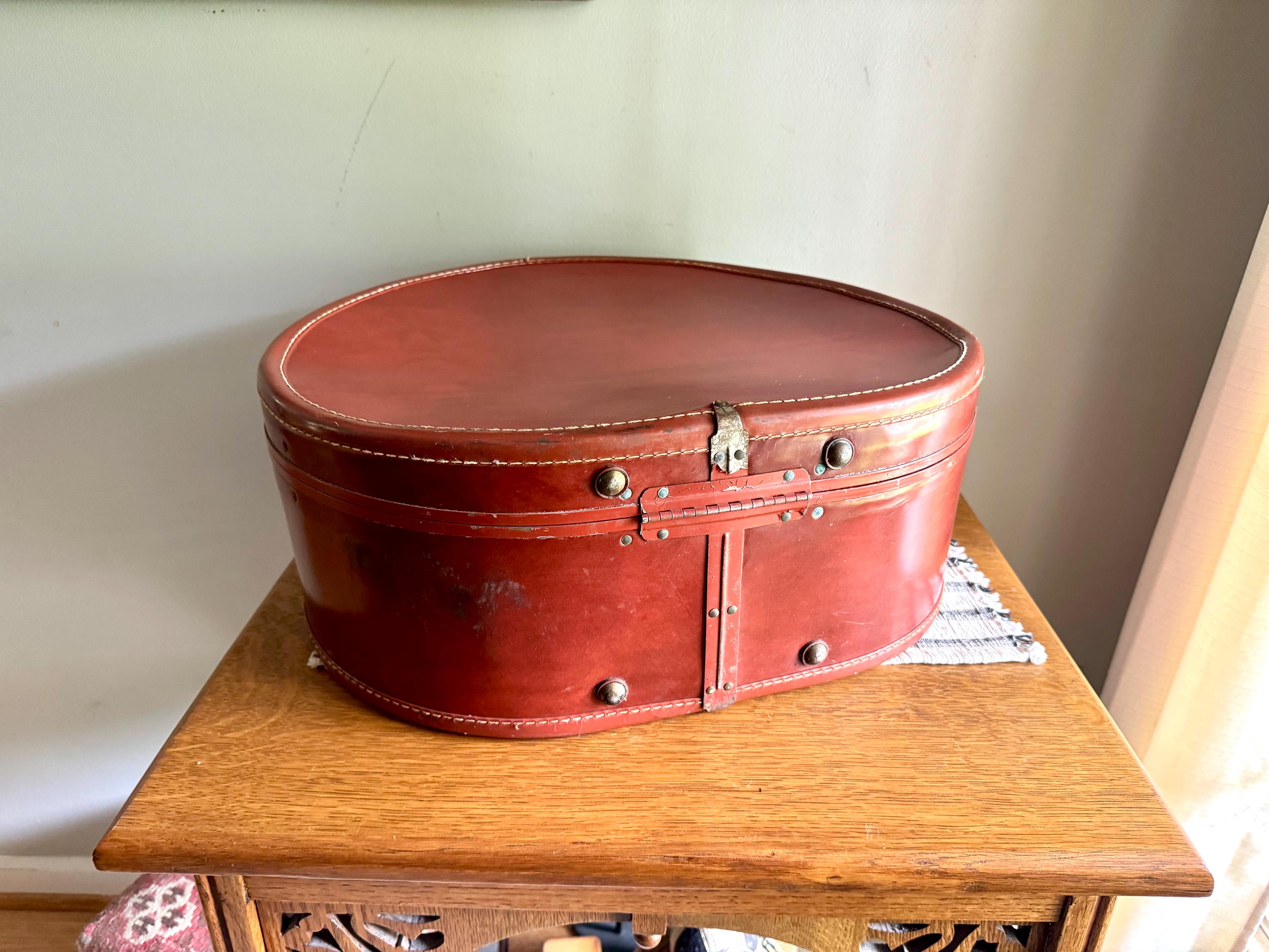 Samsonite Hardshell Round Suitcase | 50's Retro Luggage | Vintage Hard Case Round Suitcase | Samsonite 4920 Shwayder Bros Case