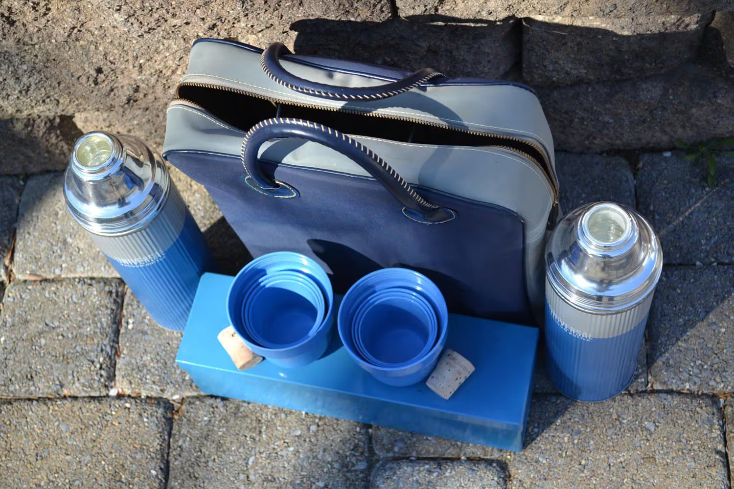 Vtg Universal Vacuum Bottle Picnic Set | Vtg Thermos Set | Universal Model VB-3325 Cork Top | Thermos Set | Blue And Grey Picnic Set