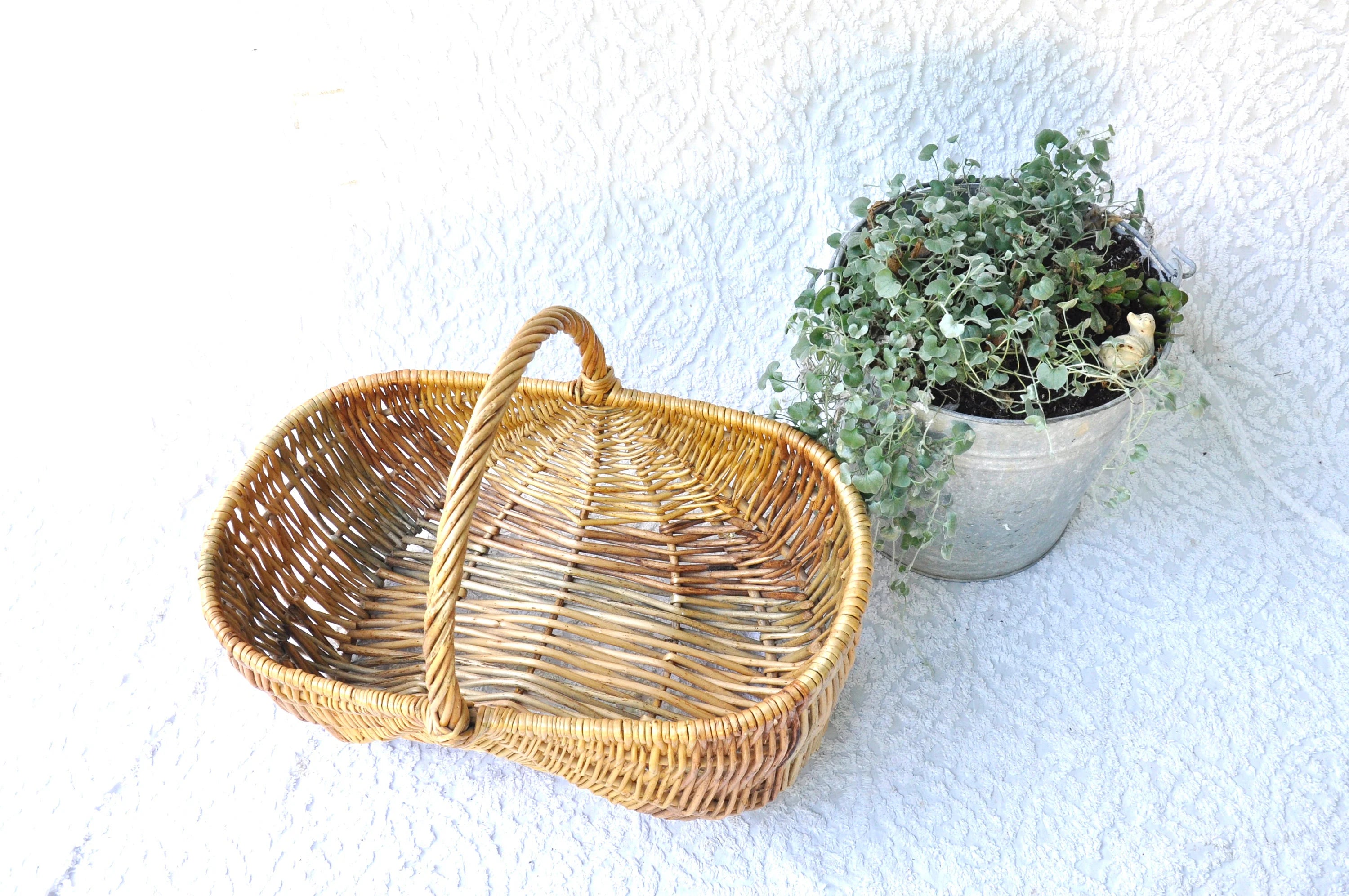 Vtg Wicker Basket With Handle | Rustic Wicker Storage | 80's Bohemian Basket l Rattan Basket | Woven Basket | Beach House Wicker Decor