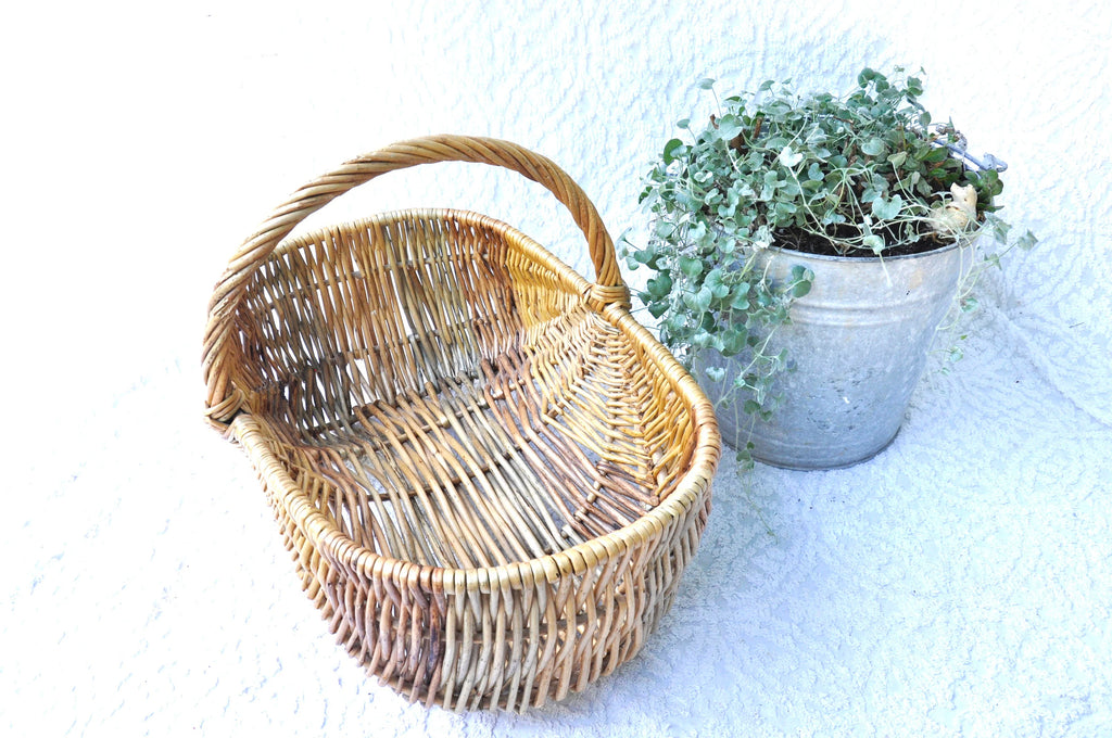 Vtg Wicker Basket With Handle | Rustic Wicker Storage | 80's Bohemian Basket l Rattan Basket | Woven Basket | Beach House Wicker Decor