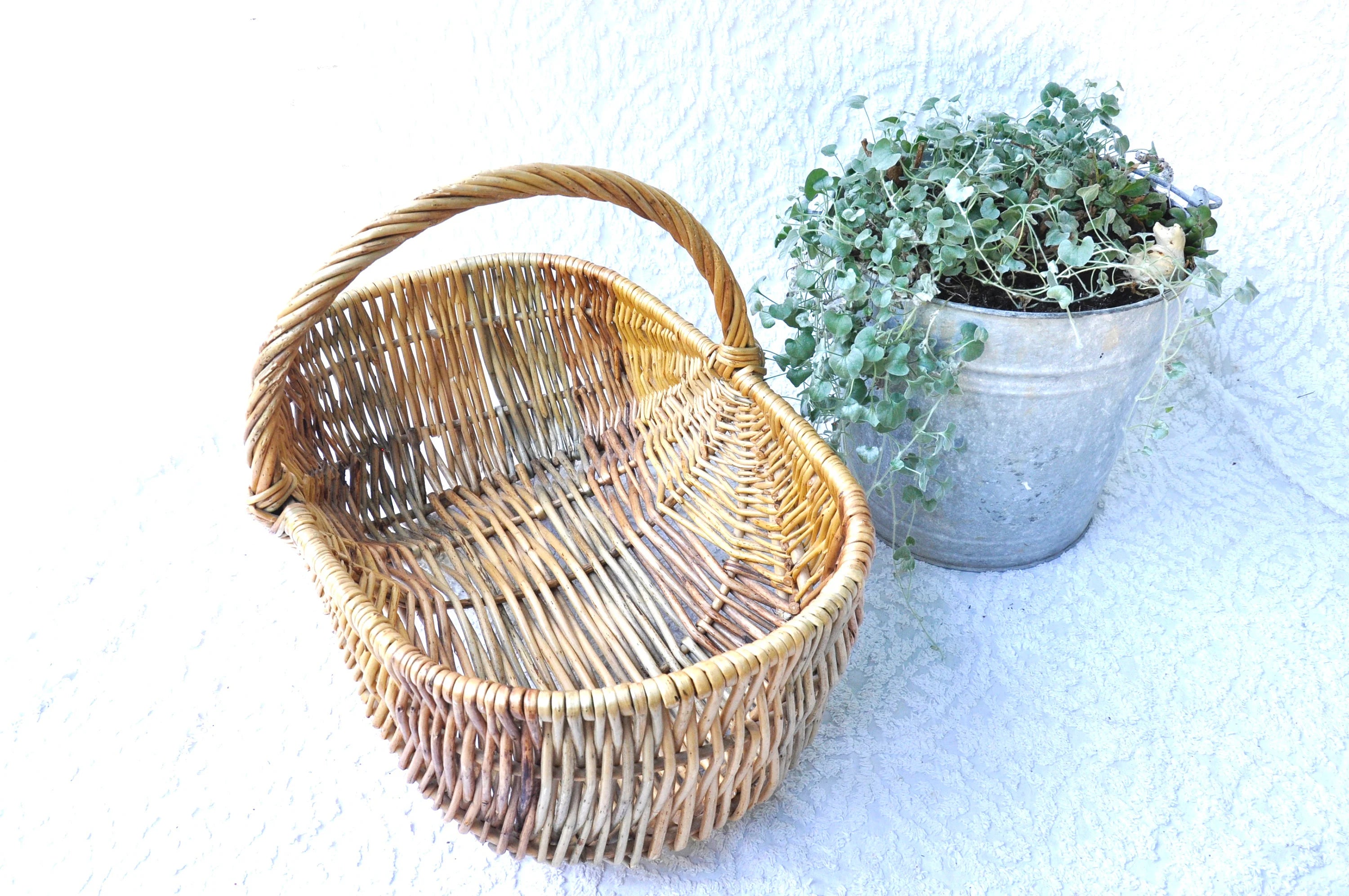 Vtg Wicker Basket With Handle | Rustic Wicker Storage | 80's Bohemian Basket l Rattan Basket | Woven Basket | Beach House Wicker Decor