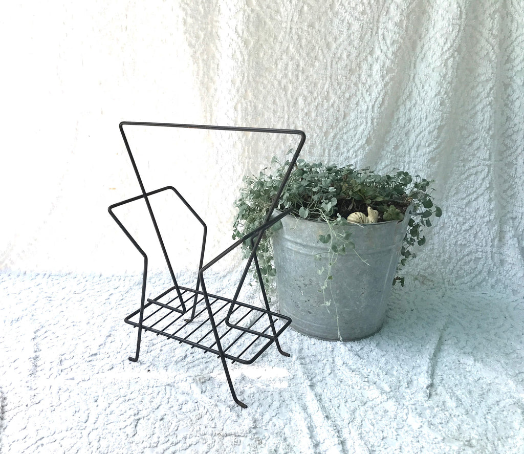 Vtg Magazine Rack | Mid Century Atomic Wire Magazine Rack | Black Metal Album Rack | Retro Magazine Book Album Stand | Rustic Wire Stand