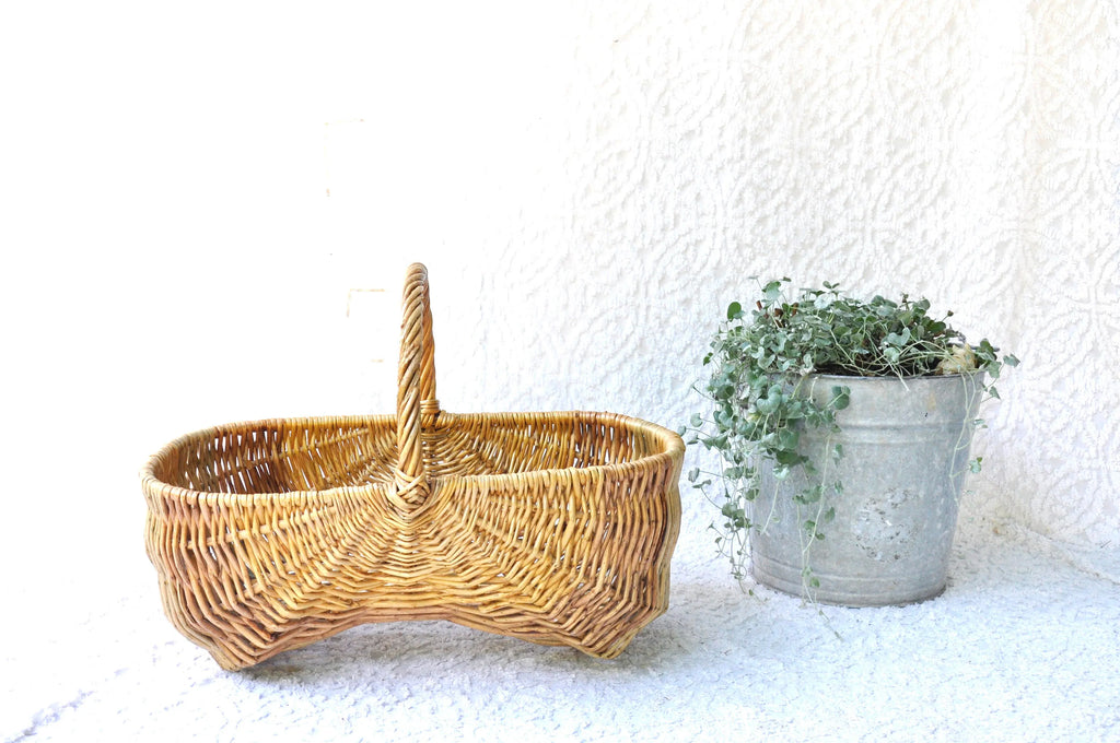 Vtg Wicker Basket With Handle | Rustic Wicker Storage | 80's Bohemian Basket l Rattan Basket | Woven Basket | Beach House Wicker Decor