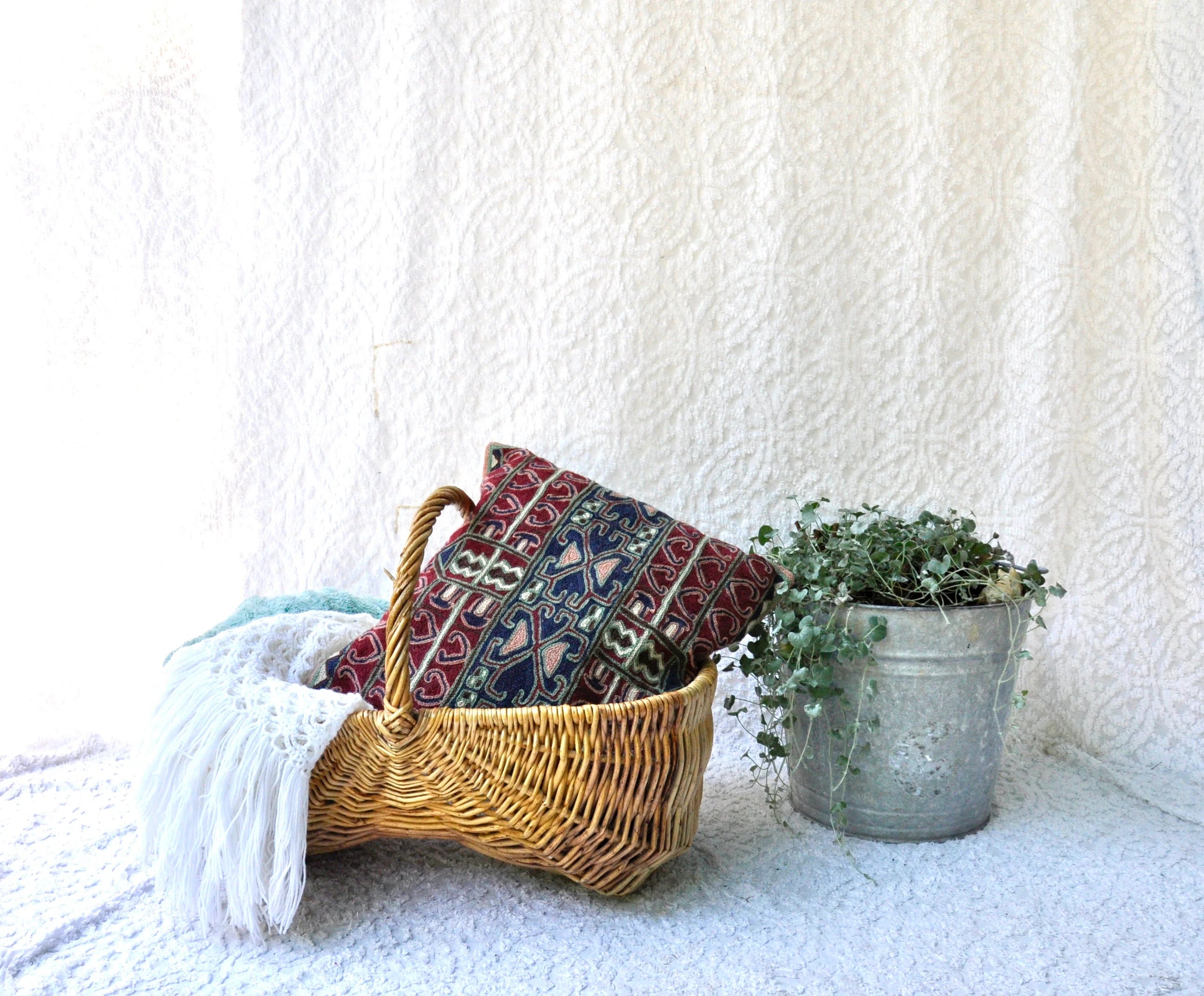 Vtg Wicker Basket With Handle | Rustic Wicker Storage | 80's Bohemian Basket l Rattan Basket | Woven Basket | Beach House Wicker Decor