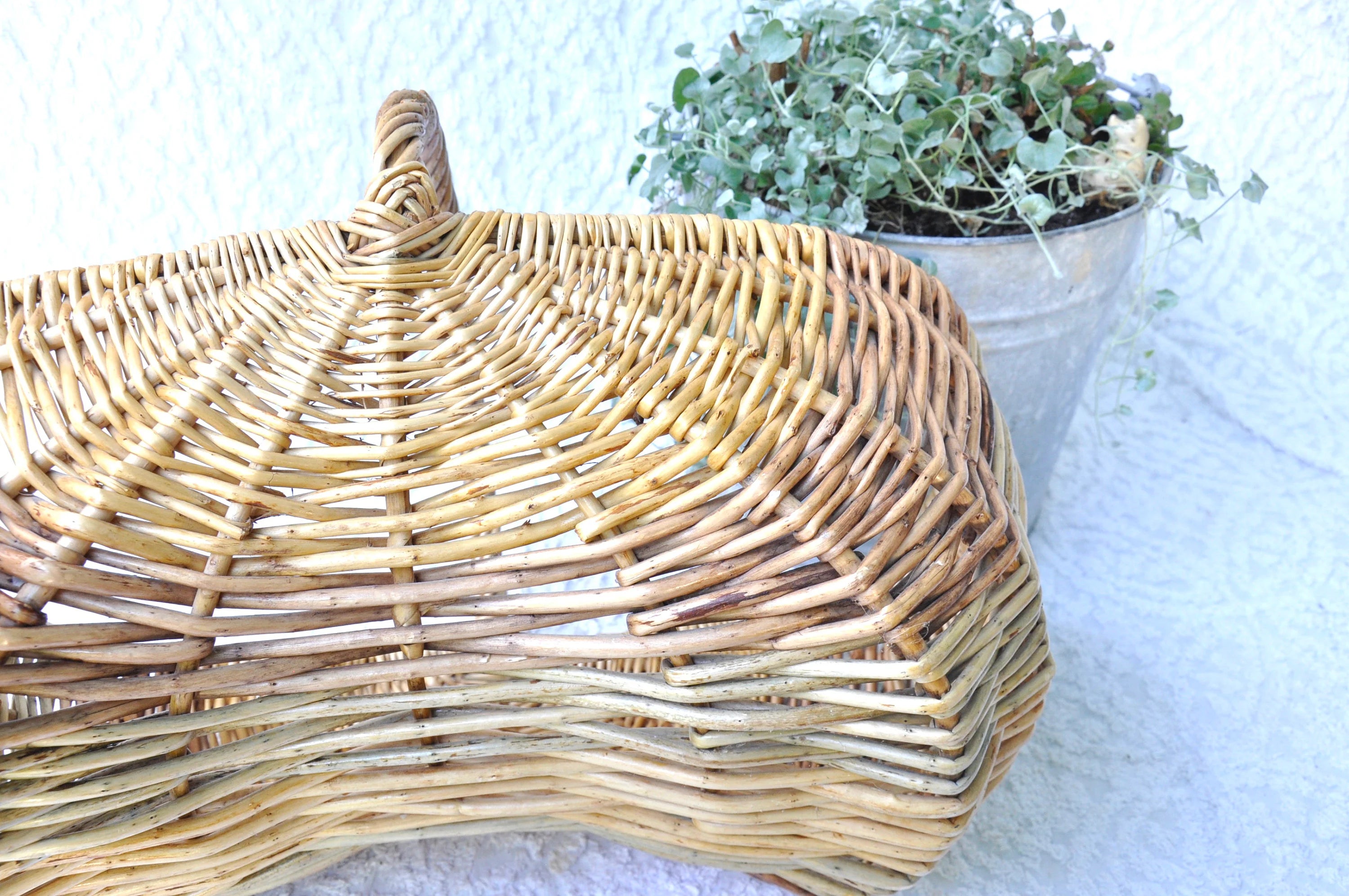Vtg Wicker Basket With Handle | Rustic Wicker Storage | 80's Bohemian Basket l Rattan Basket | Woven Basket | Beach House Wicker Decor