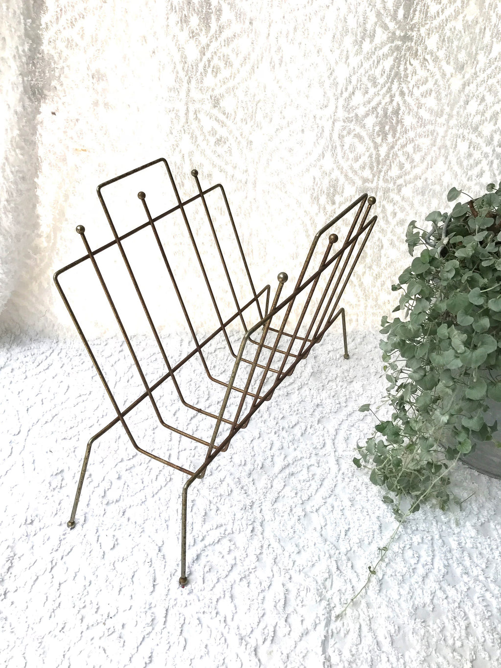 Vtg Magazine Rack| Mid Century Atomic Wire Magazine Rack | Rustic Gold Metal Album Rack | Retro Magazine Album Stand | Rustic Wire Stand