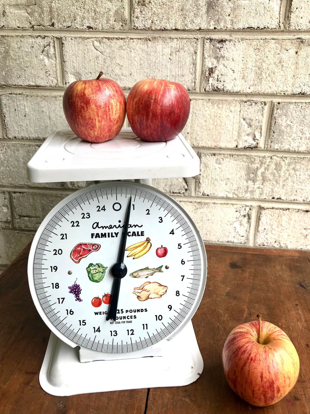 Bright White American Family Scale | Rustic Kitchen Scale | Old Scale| 50s scale | Vintage Scale | Kitchen Scale | Rusty Scale | 25Lbs Scale