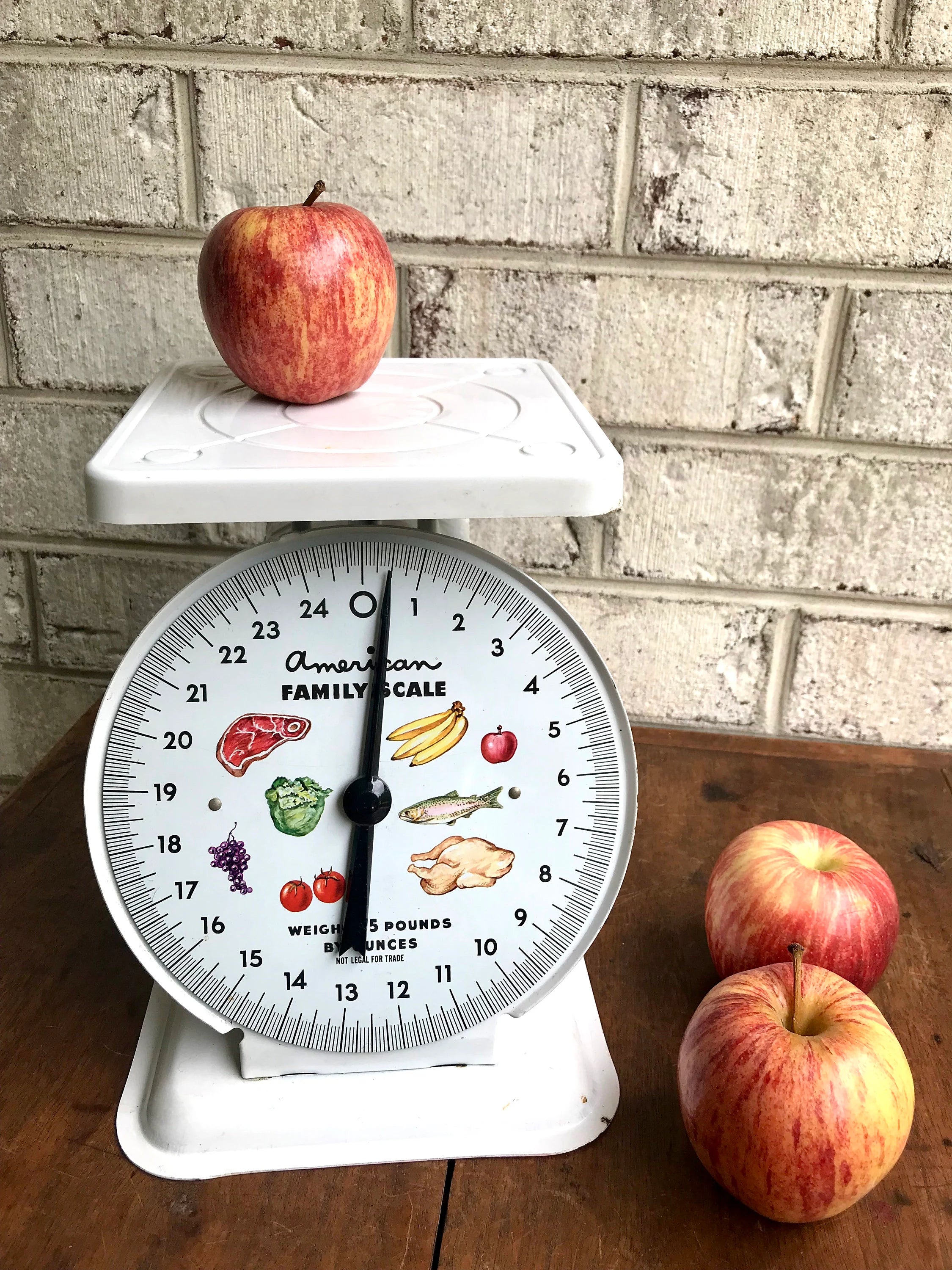 Bright White American Family Scale | Rustic Kitchen Scale | Old Scale| 50s scale | Vintage Scale | Kitchen Scale | Rusty Scale | 25Lbs Scale