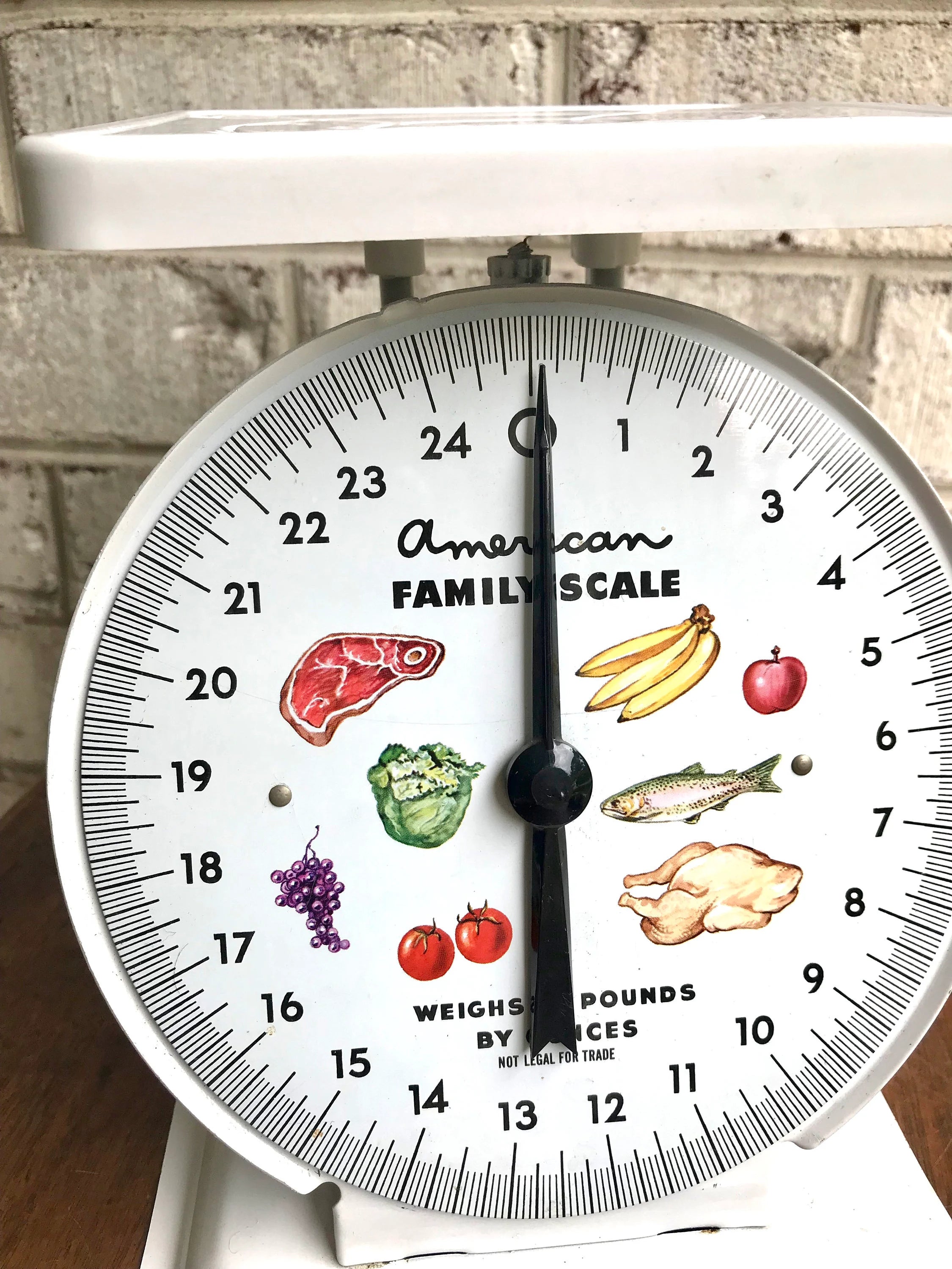 Bright White American Family Scale | Rustic Kitchen Scale | Old Scale| 50s scale | Vintage Scale | Kitchen Scale | Rusty Scale | 25Lbs Scale