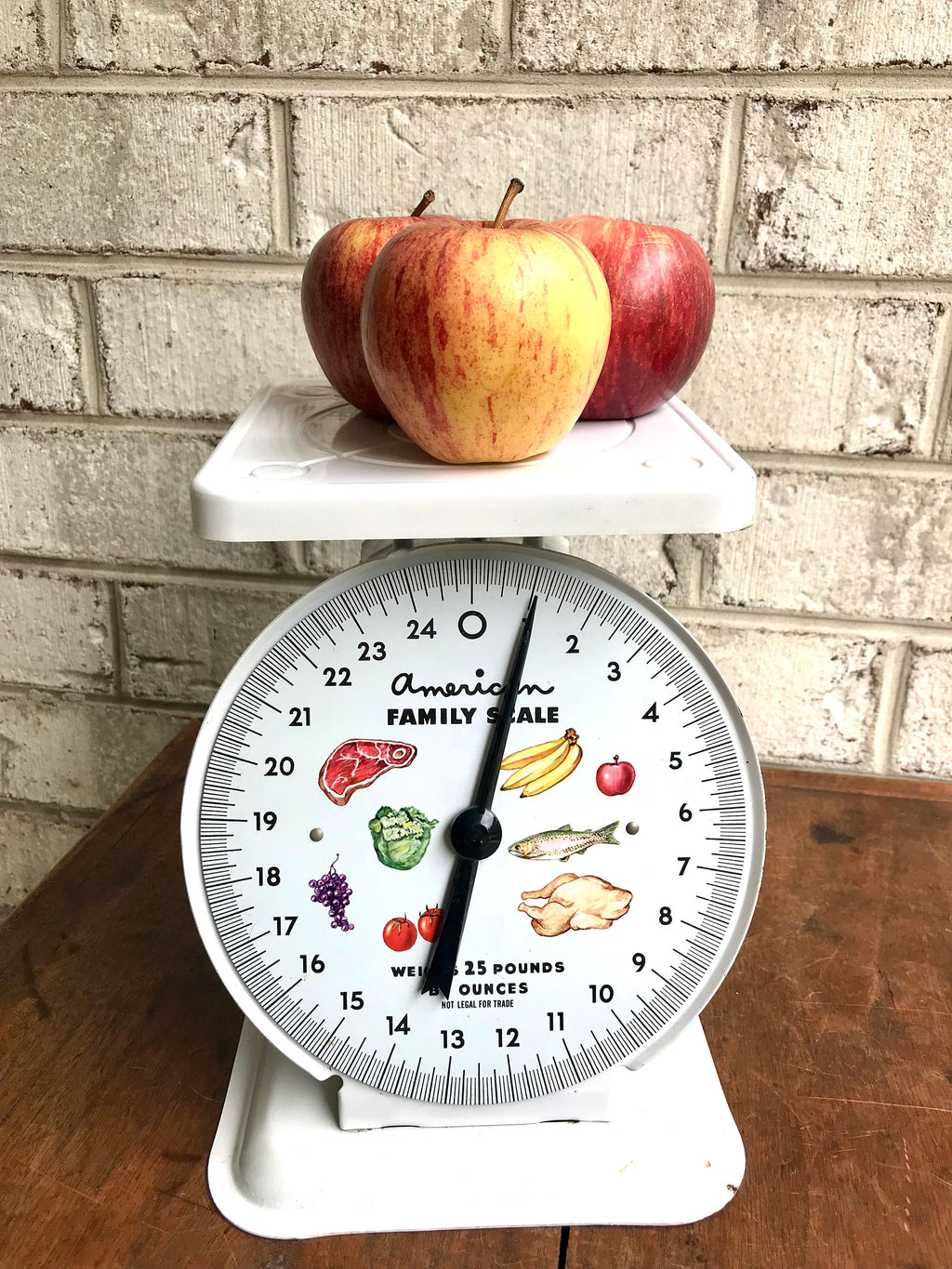 Bright White American Family Scale | Rustic Kitchen Scale | Old Scale| 50s scale | Vintage Scale | Kitchen Scale | Rusty Scale | 25Lbs Scale