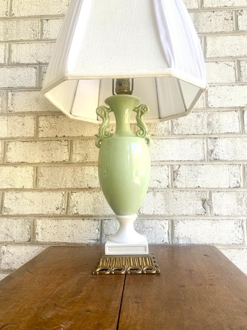 Vtg Mid Century Ceramic Lamp | Elegant Table Lamp | Ceramic Urn Desk Lamp | Victorian Night Stand Lamp | Pastel Green Lamp