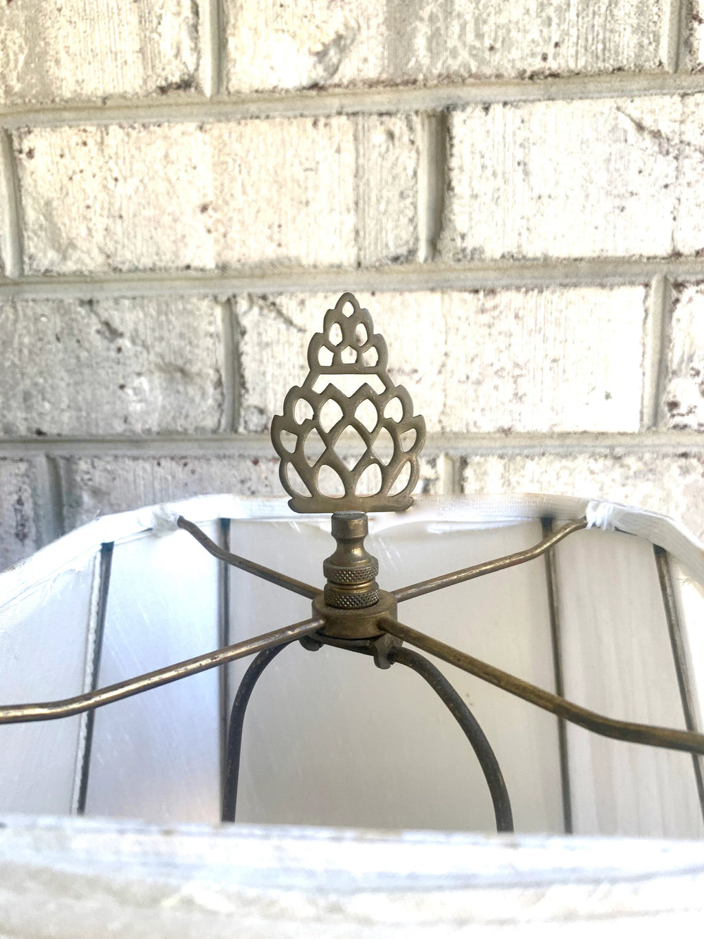 Vtg Mid Century Ceramic Lamp | Elegant Table Lamp | Ceramic Urn Desk Lamp | Victorian Night Stand Lamp | Pastel Green Lamp