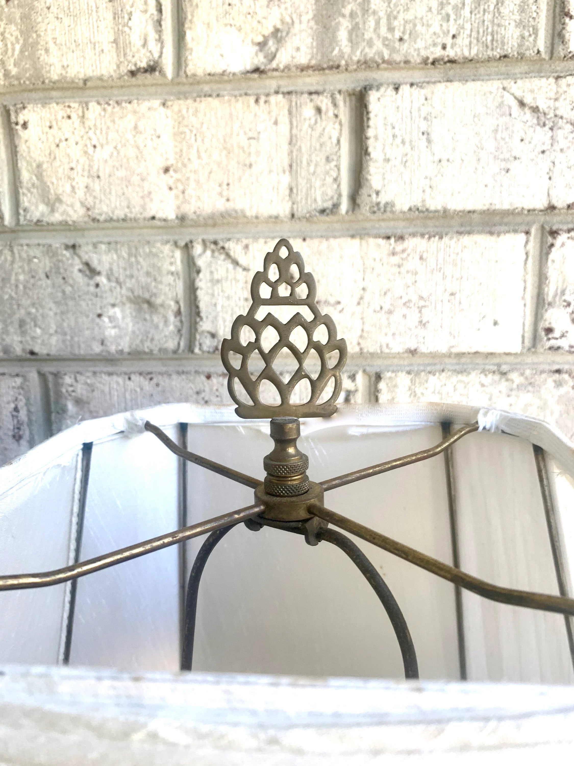 Vtg Mid Century Ceramic Lamp | Elegant Table Lamp | Ceramic Urn Desk Lamp | Victorian Night Stand Lamp | Pastel Green Lamp
