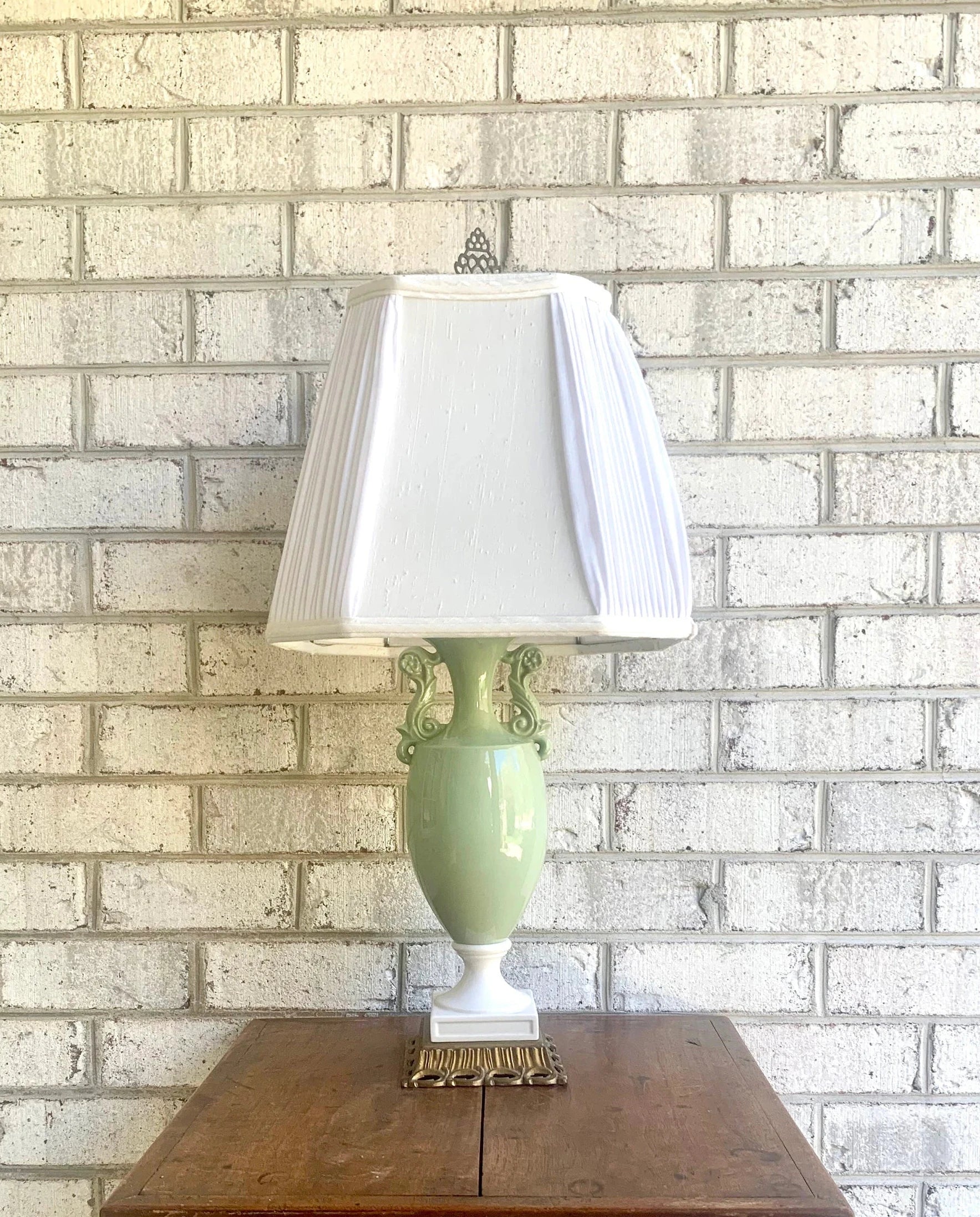 Vtg Mid Century Ceramic Lamp | Elegant Table Lamp | Ceramic Urn Desk Lamp | Victorian Night Stand Lamp | Pastel Green Lamp