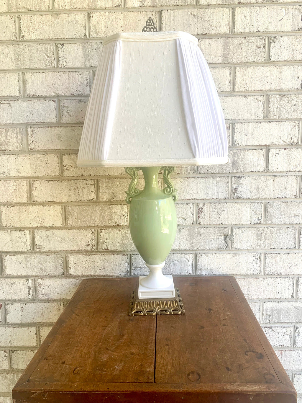 Vtg Mid Century Ceramic Lamp | Elegant Table Lamp | Ceramic Urn Desk Lamp | Victorian Night Stand Lamp | Pastel Green Lamp