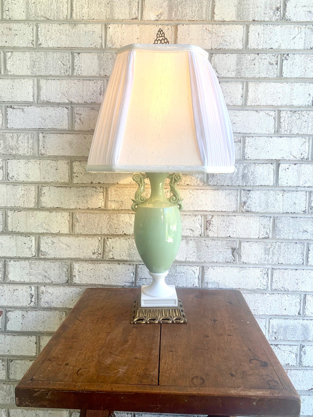 Vtg Mid Century Ceramic Lamp | Elegant Table Lamp | Ceramic Urn Desk Lamp | Victorian Night Stand Lamp | Pastel Green Lamp
