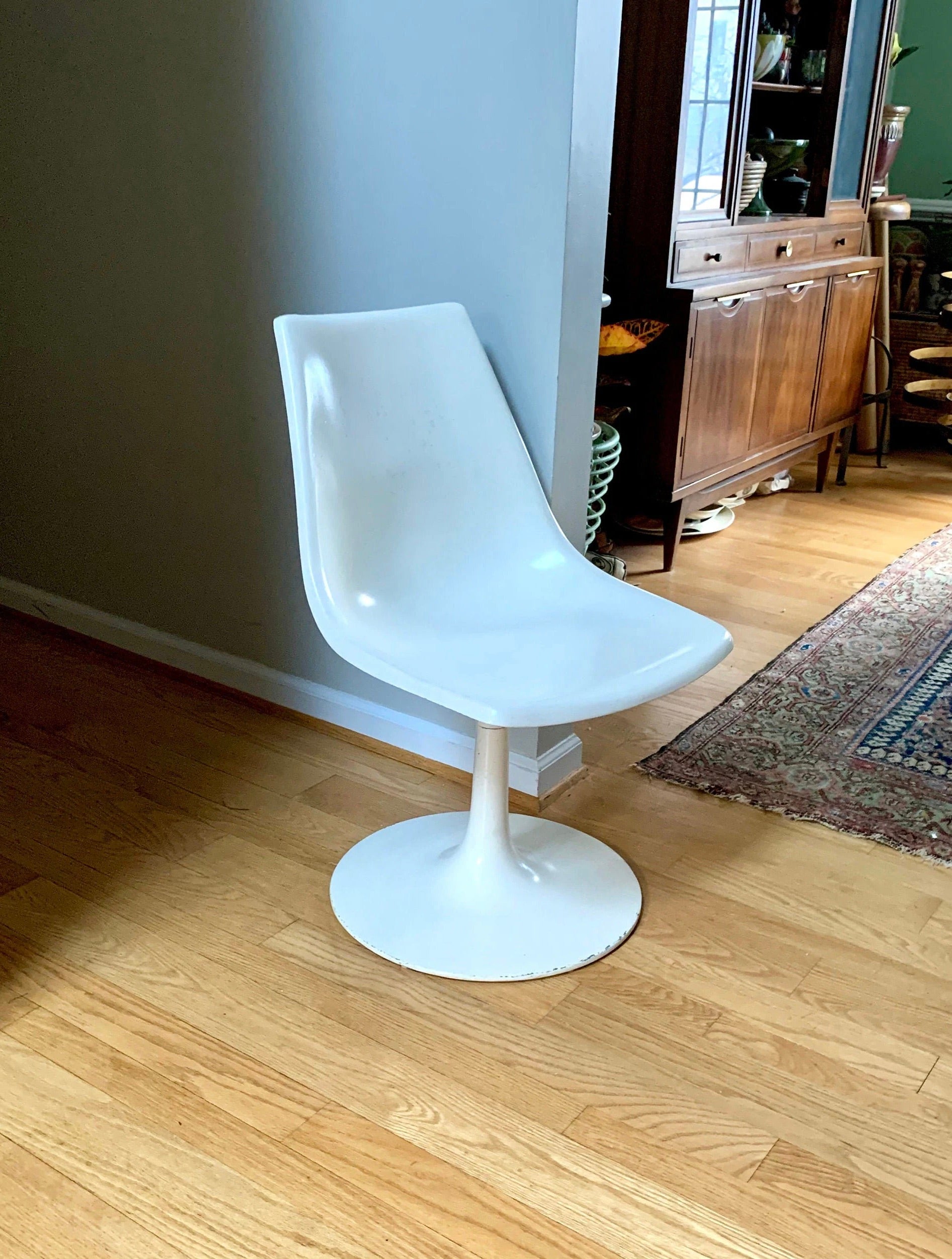 Vtg White Tulip Chair | MCM White Tulip Chair | Mid Century Modern Tulip Swivel Chair