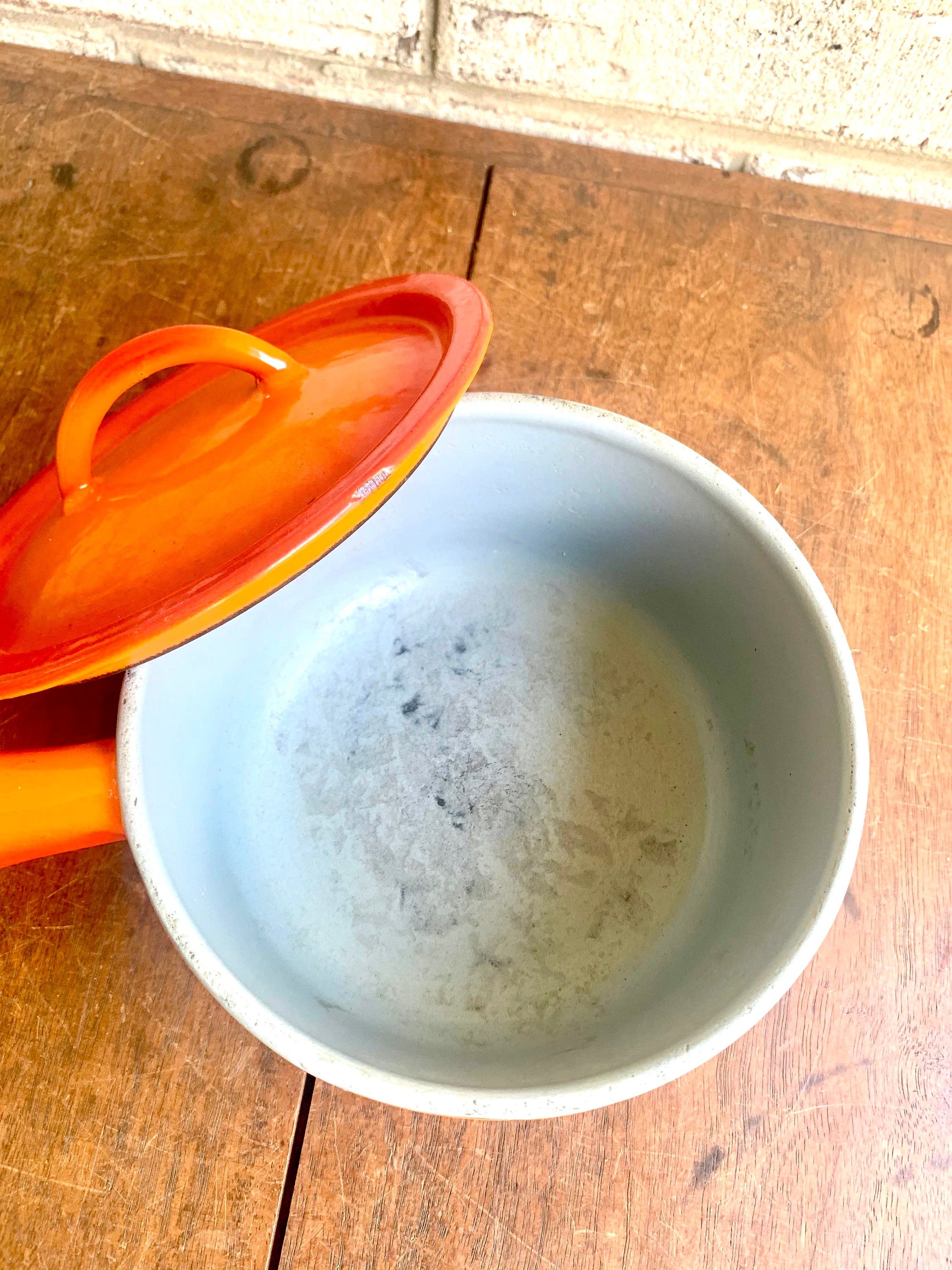 A Descoware Cast Iron Enamel Pot With Lid | Vintage Flame Color Enamel Pot with Lid | Descoware Flame 7-A 14 | Belgium Pot