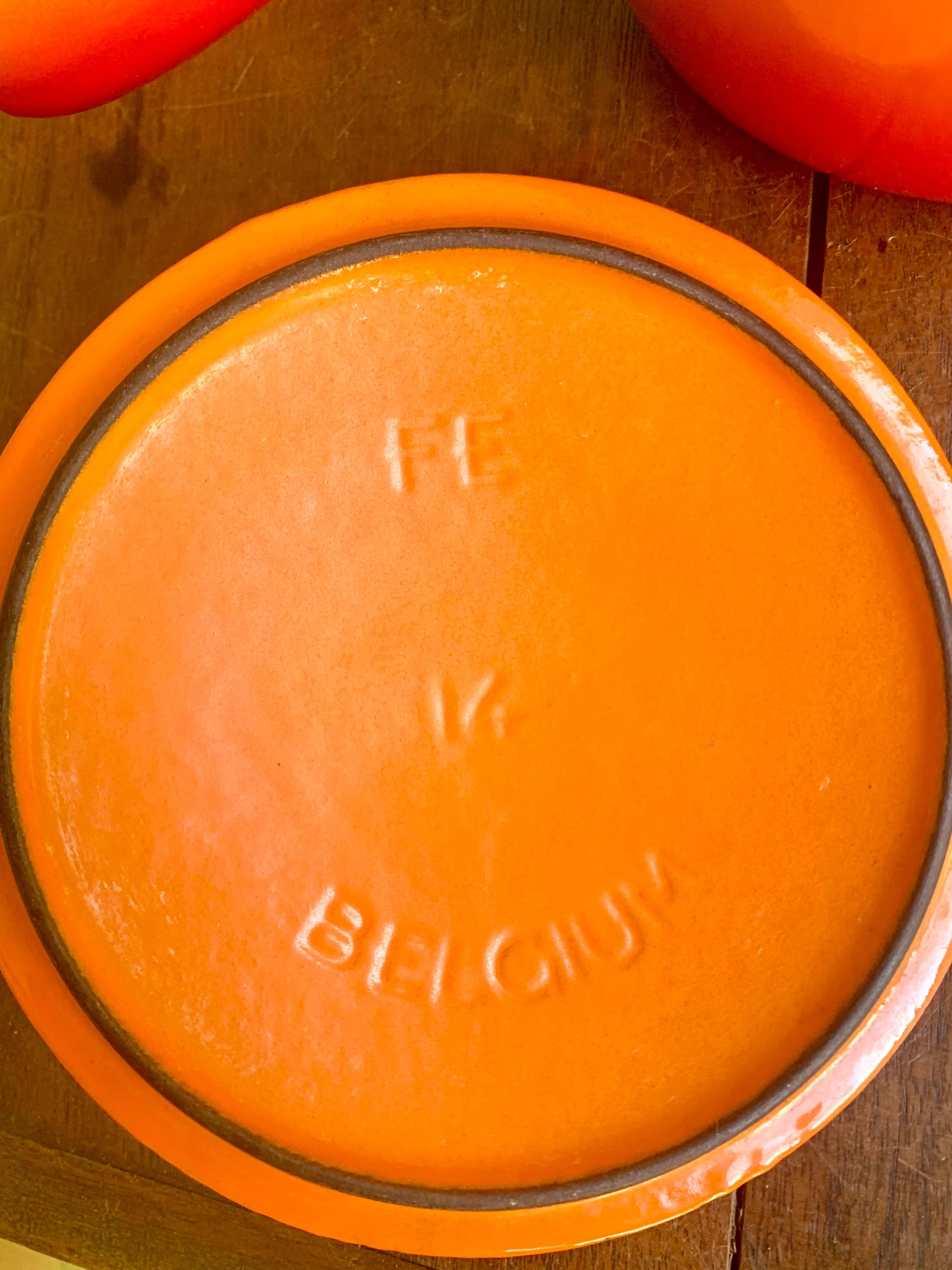 A Descoware Cast Iron Enamel Pot With Lid | Vintage Flame Color Enamel Pot with Lid | Descoware Flame 7-A 14 | Belgium Pot