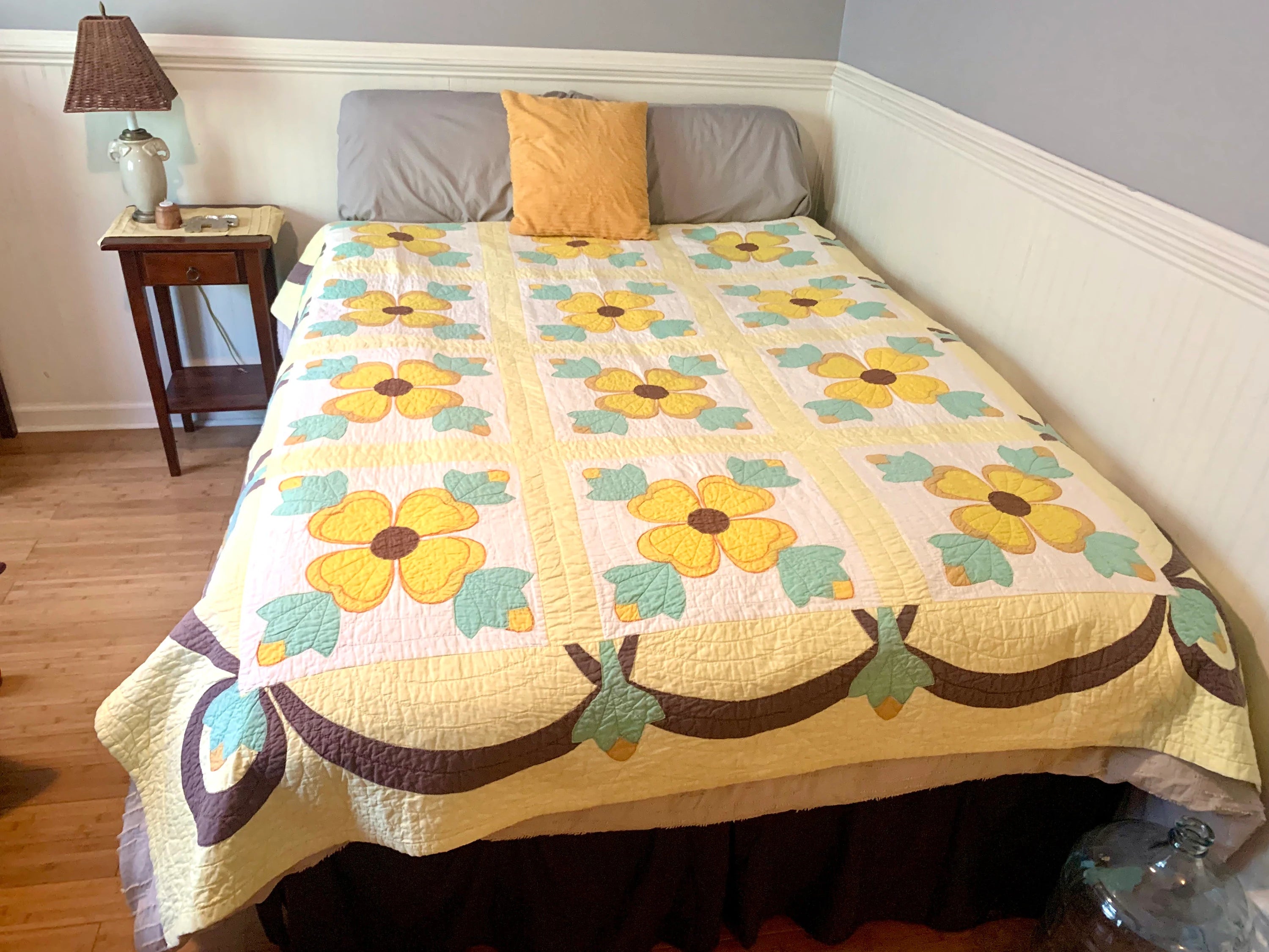 Vtg Hand Sewn Dogwood Blossom Quilt | Hand Quilted Blanket | Handmade Quilt | Farmhouse Quilt | Dogwood Quilt