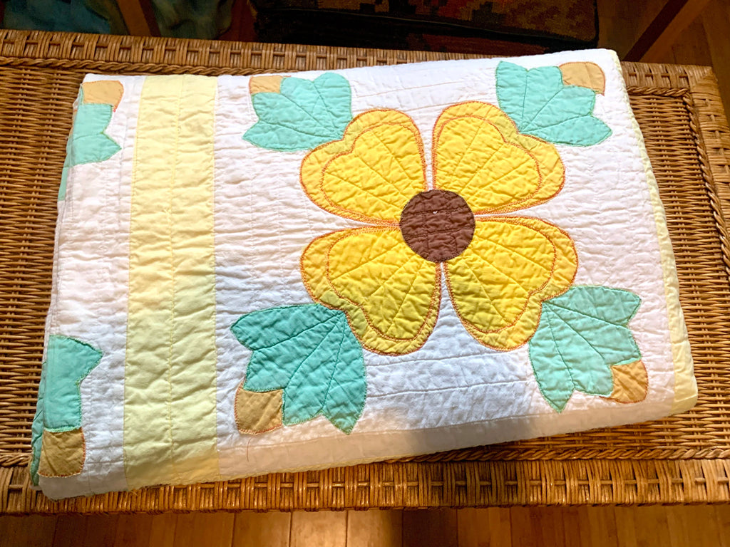Vtg Hand Sewn Dogwood Blossom Quilt | Hand Quilted Blanket | Handmade Quilt | Farmhouse Quilt | Dogwood Quilt
