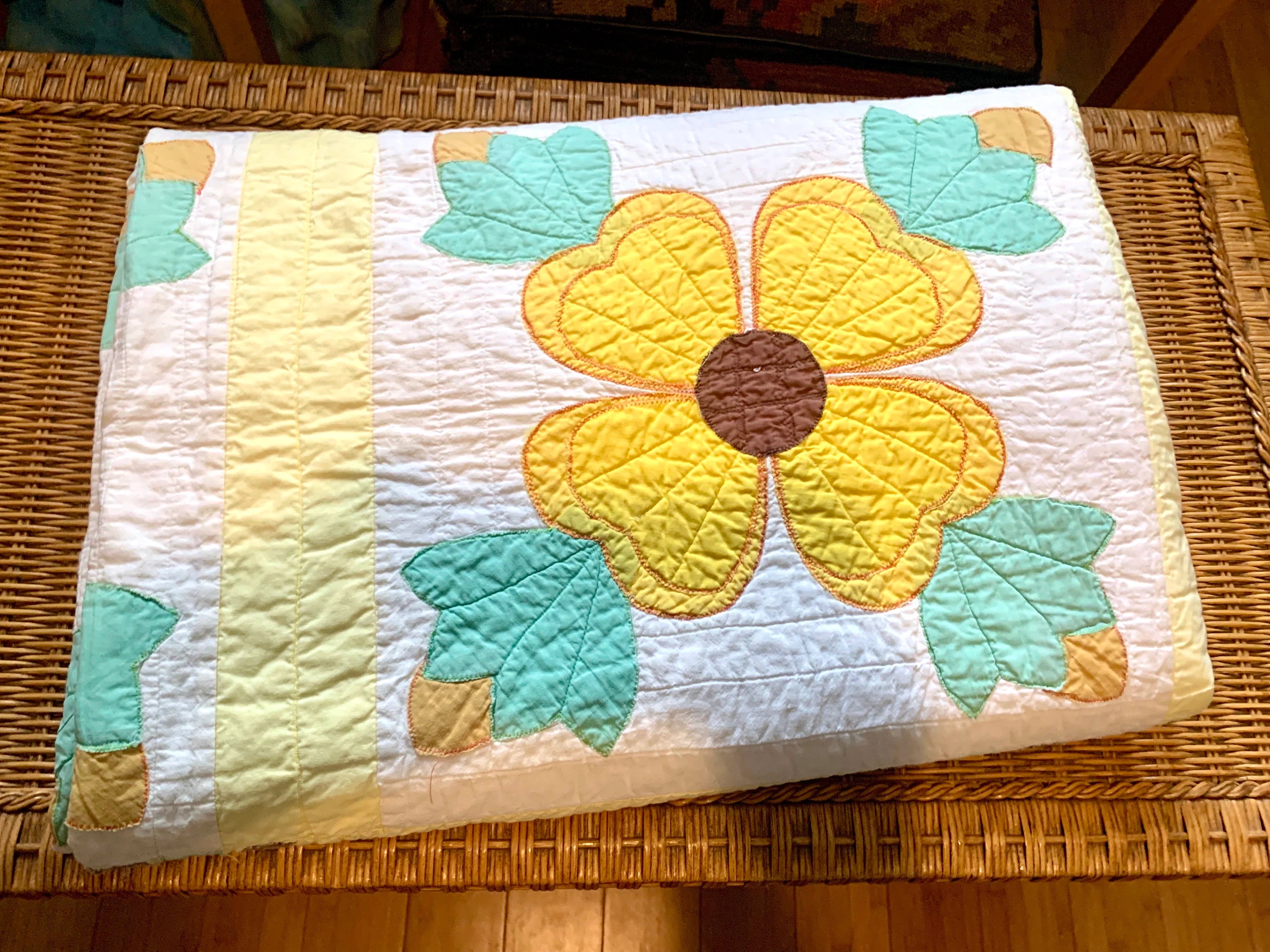 Vtg Hand Sewn Dogwood Blossom Quilt | Hand Quilted Blanket | Handmade Quilt | Farmhouse Quilt | Dogwood Quilt