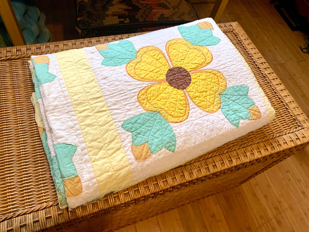 Vtg Hand Sewn Dogwood Blossom Quilt | Hand Quilted Blanket | Handmade Quilt | Farmhouse Quilt | Dogwood Quilt