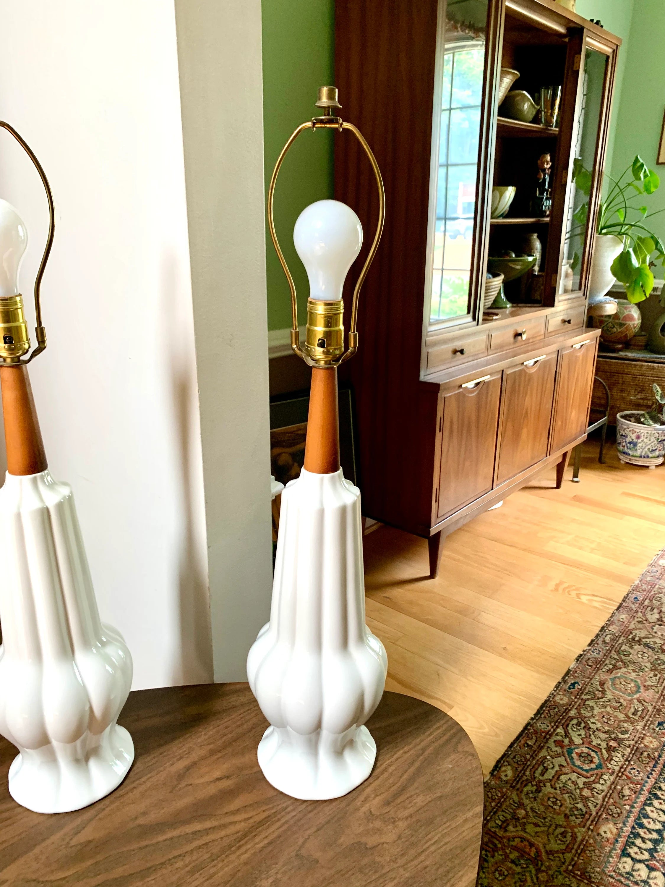 Vintage Pair of Mid Century White Ceramic Lamps | Ceramic and Wood Lamps | MCM White Ceramic Table Lamps | Matching White Ceramic Lamps