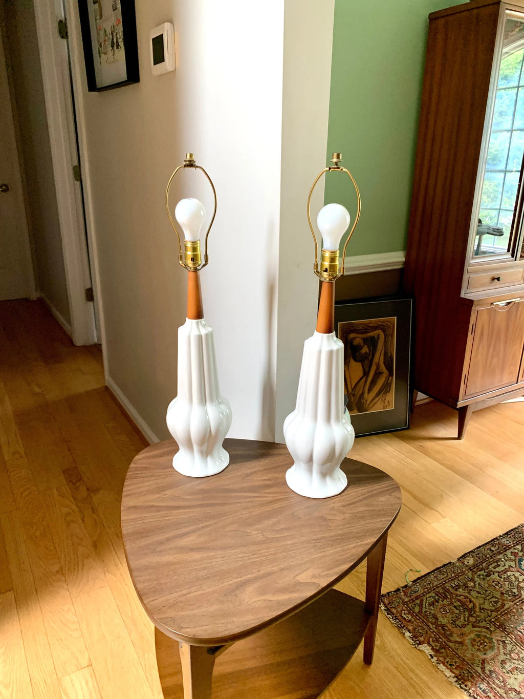 Vintage Pair of Mid Century White Ceramic Lamps | Ceramic and Wood Lamps | MCM White Ceramic Table Lamps | Matching White Ceramic Lamps
