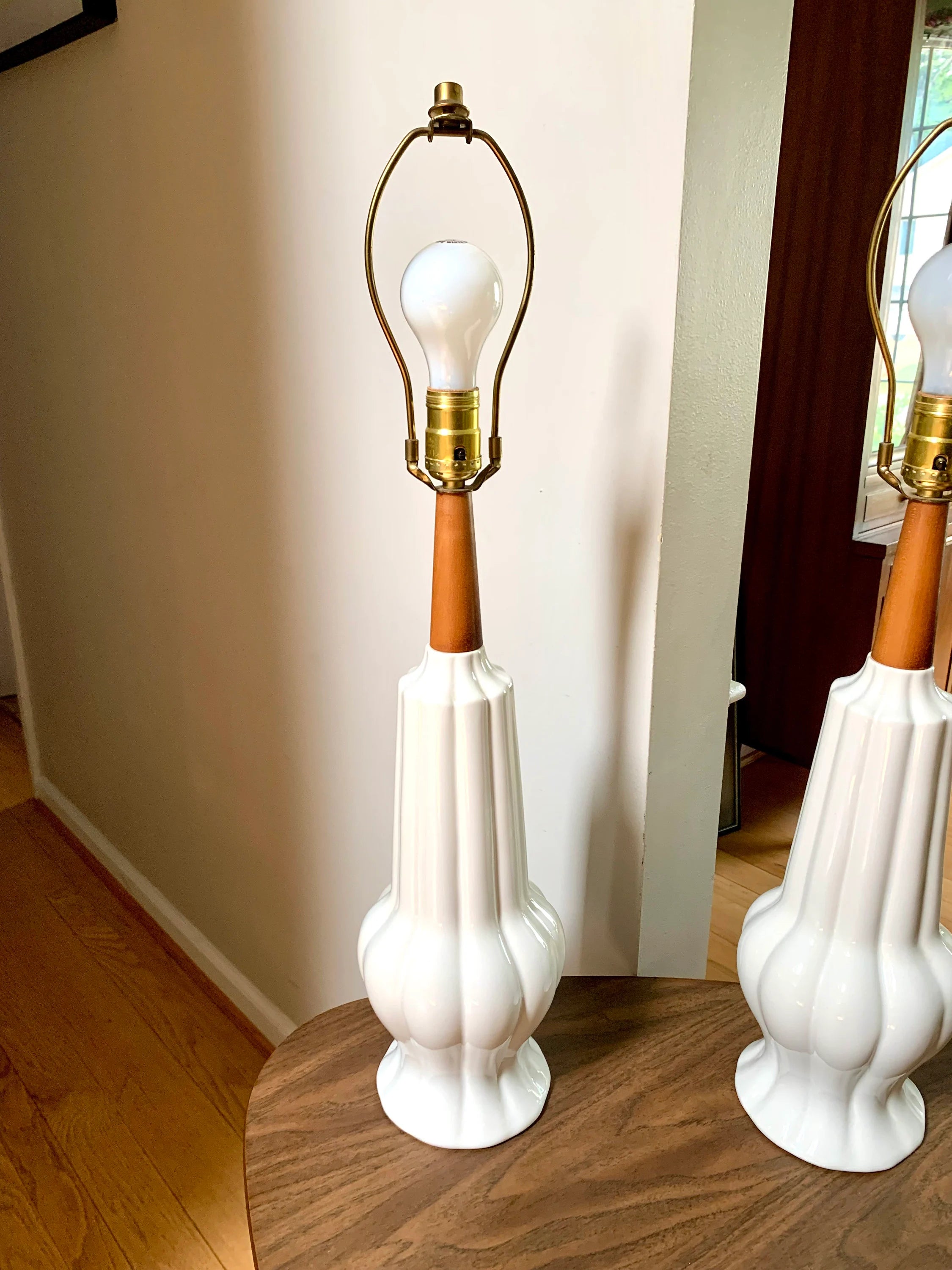 Vintage Pair of Mid Century White Ceramic Lamps | Ceramic and Wood Lamps | MCM White Ceramic Table Lamps | Matching White Ceramic Lamps