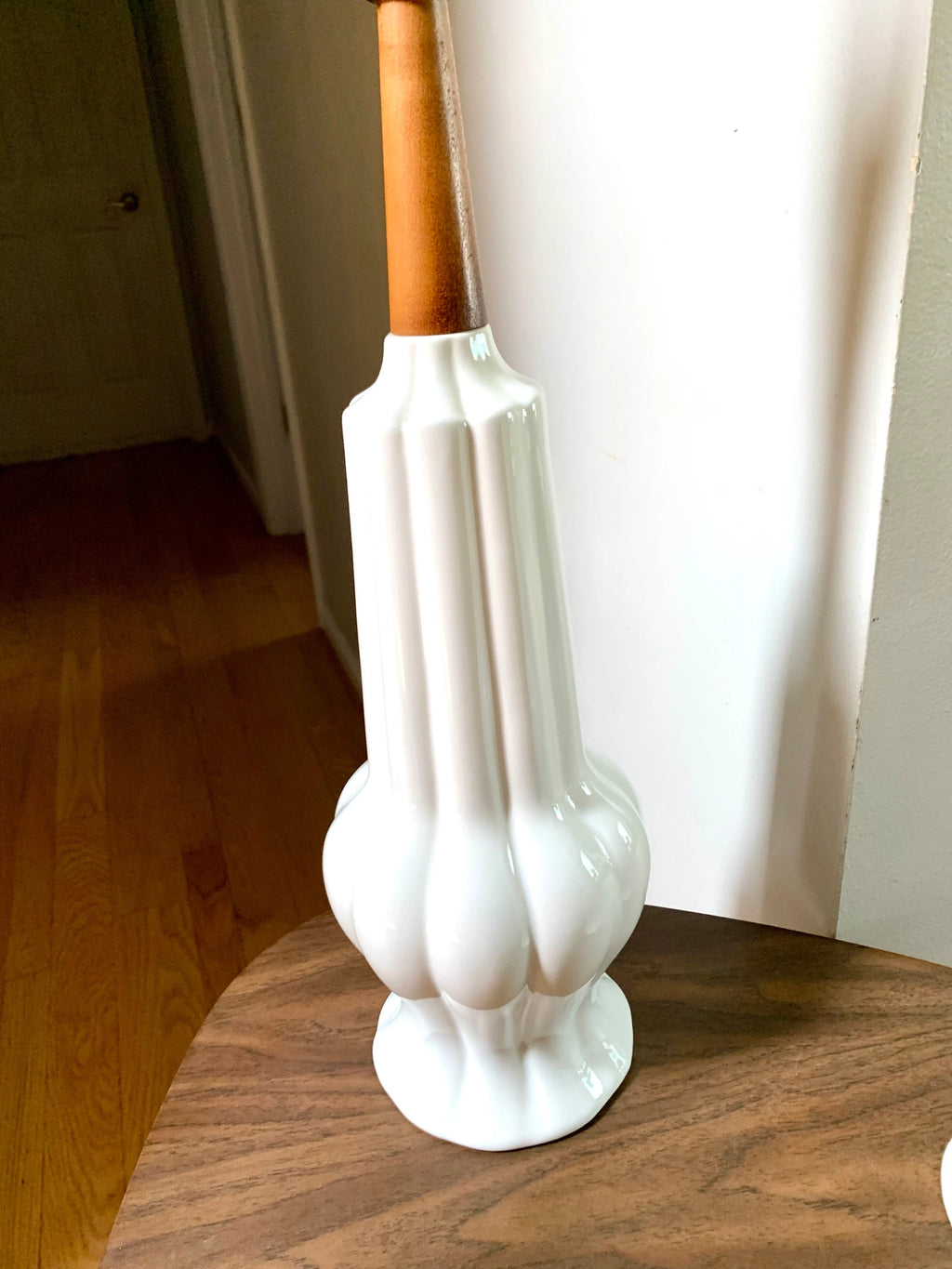 Vintage Pair of Mid Century White Ceramic Lamps | Ceramic and Wood Lamps | MCM White Ceramic Table Lamps | Matching White Ceramic Lamps