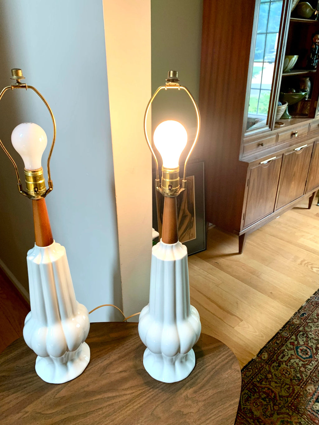 Vintage Pair of Mid Century White Ceramic Lamps | Ceramic and Wood Lamps | MCM White Ceramic Table Lamps | Matching White Ceramic Lamps