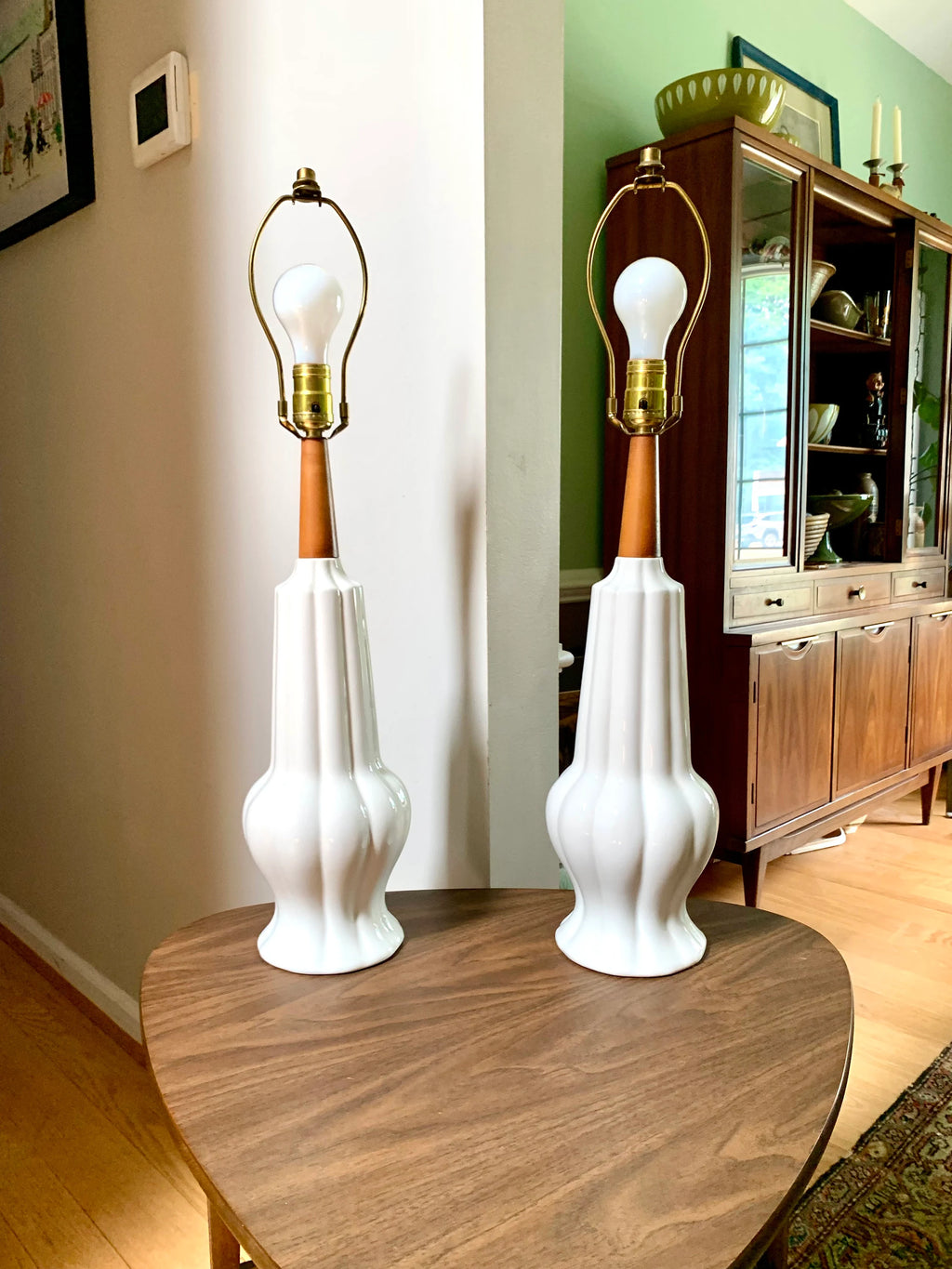 Vintage Pair of Mid Century White Ceramic Lamps | Ceramic and Wood Lamps | MCM White Ceramic Table Lamps | Matching White Ceramic Lamps