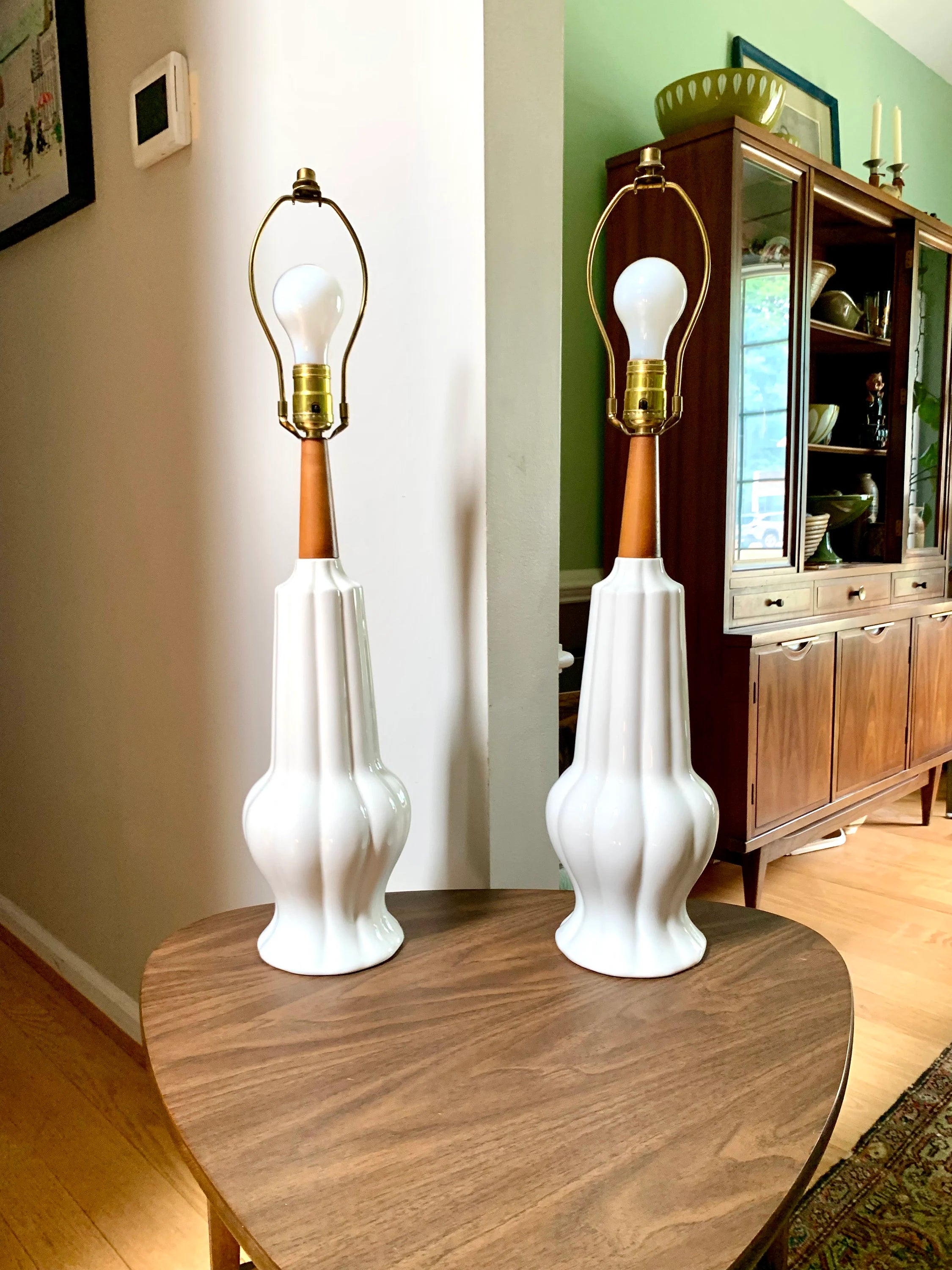 Vintage Pair of Mid Century White Ceramic Lamps | Ceramic and Wood Lamps | MCM White Ceramic Table Lamps | Matching White Ceramic Lamps