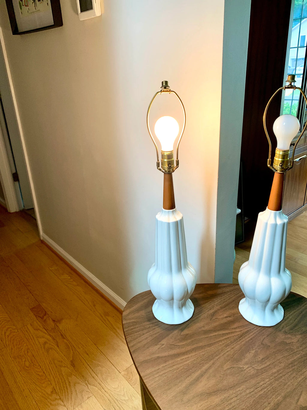 Vintage Pair of Mid Century White Ceramic Lamps | Ceramic and Wood Lamps | MCM White Ceramic Table Lamps | Matching White Ceramic Lamps