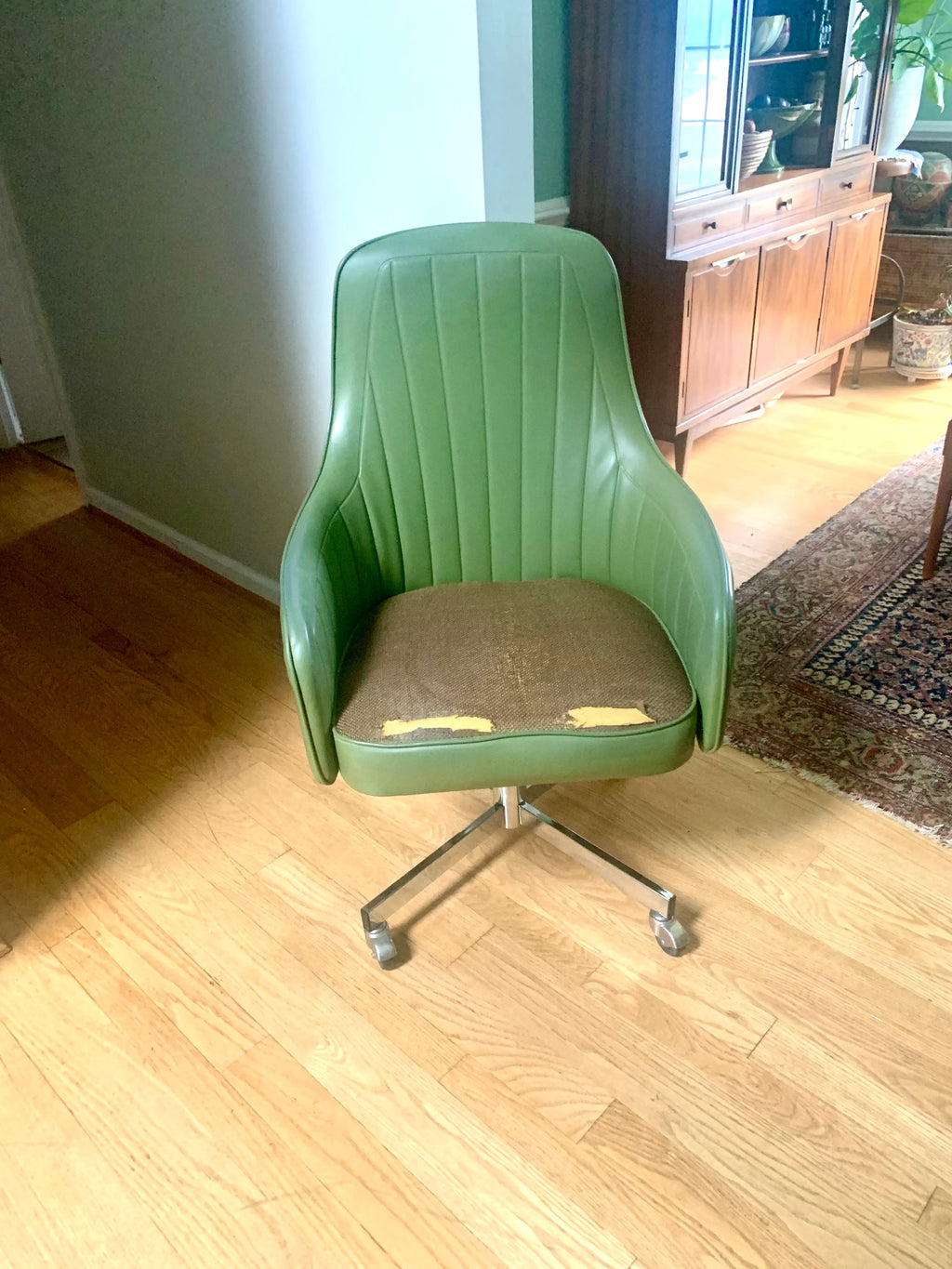 Mid Century Modern Swivel Rolling Chair | Jansko Olive Green Desk Chair | MCM Vinyl High Back Chair | Green Vinyl Modern Office Chair