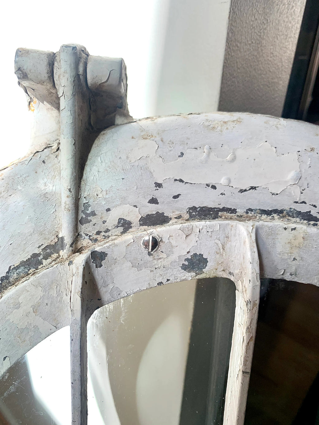 Vtg Large Distressed Paint Porthole | Ship's Porthole with Screen | 20" Ship's Porthole | Boat Porthole | Salvaged Boat Porthole