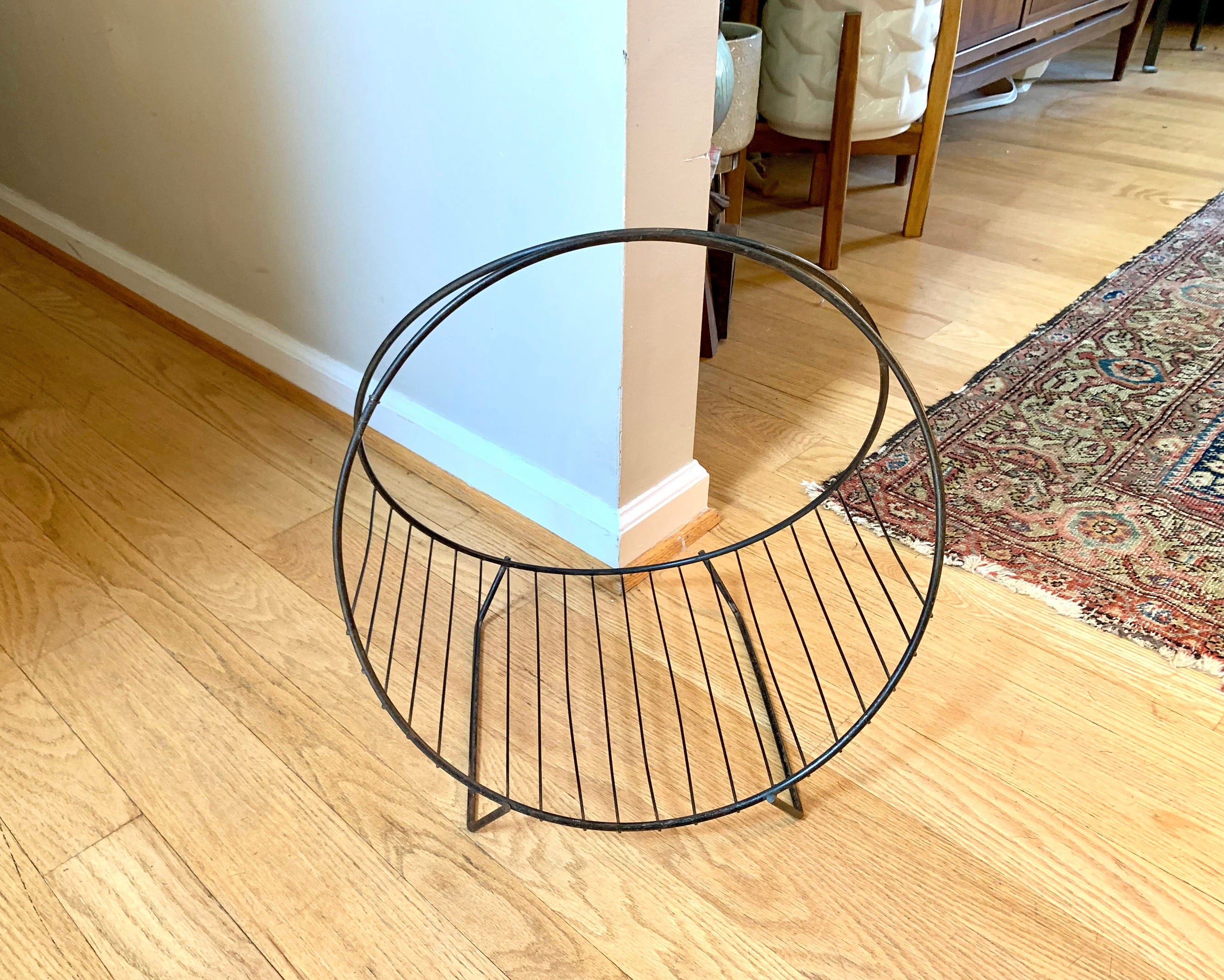 Vtg MCM Wire Magazine Rack | Mid Century Atomic Wire Magazine Rack | Brass Blanket Rack | Wire Towel Rack | Rustic Wire Stand