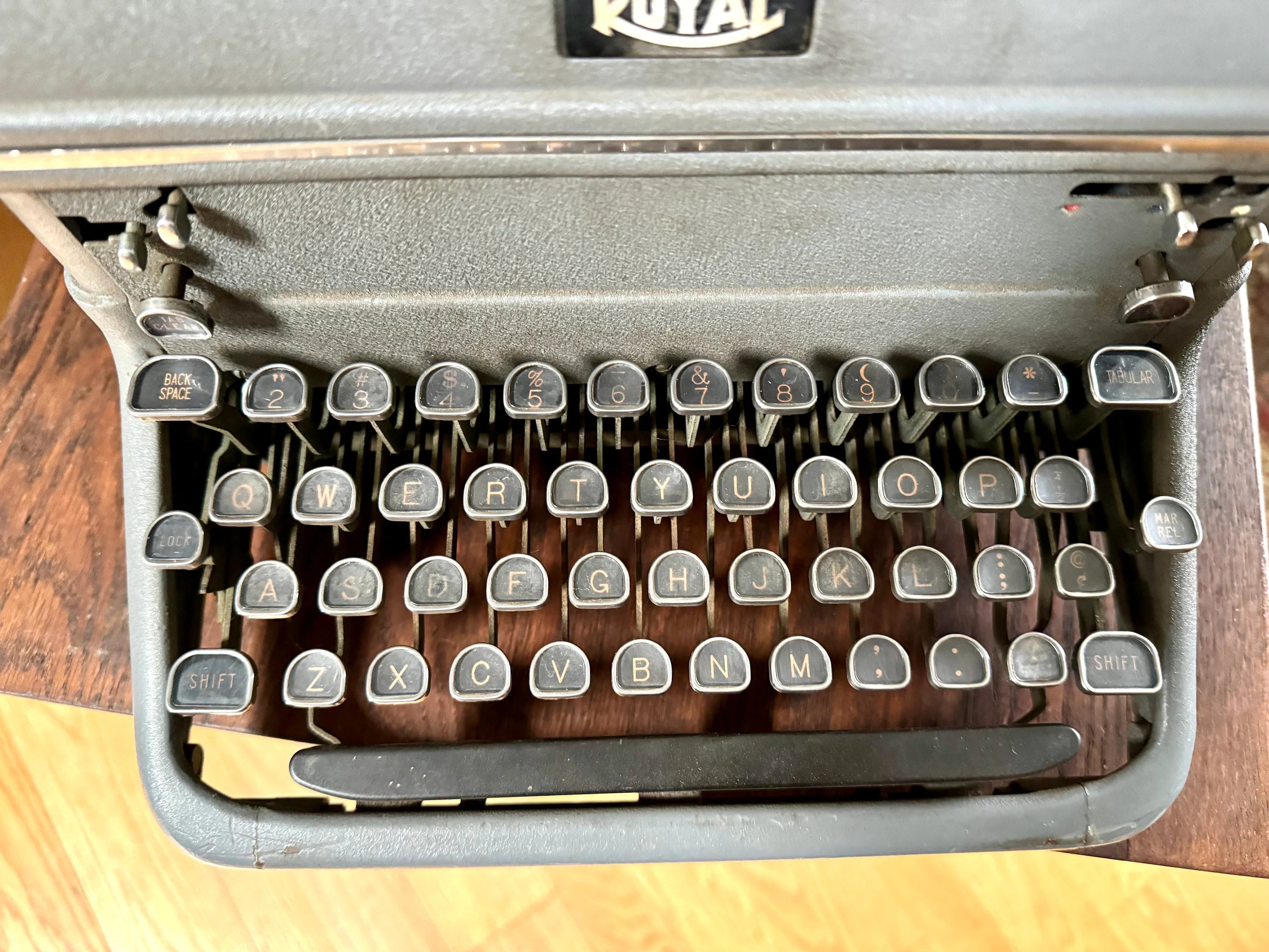 Vtg Large Royal Typewriter | Gray Royal Portable Typewriter | Distressed Typewriter | Manual Royal Typewriter | Typewriter Prop