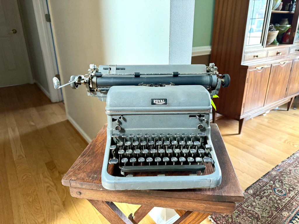 Vtg Large Royal Typewriter | Gray Royal Portable Typewriter | Distressed Typewriter | Manual Royal Typewriter | Typewriter Prop