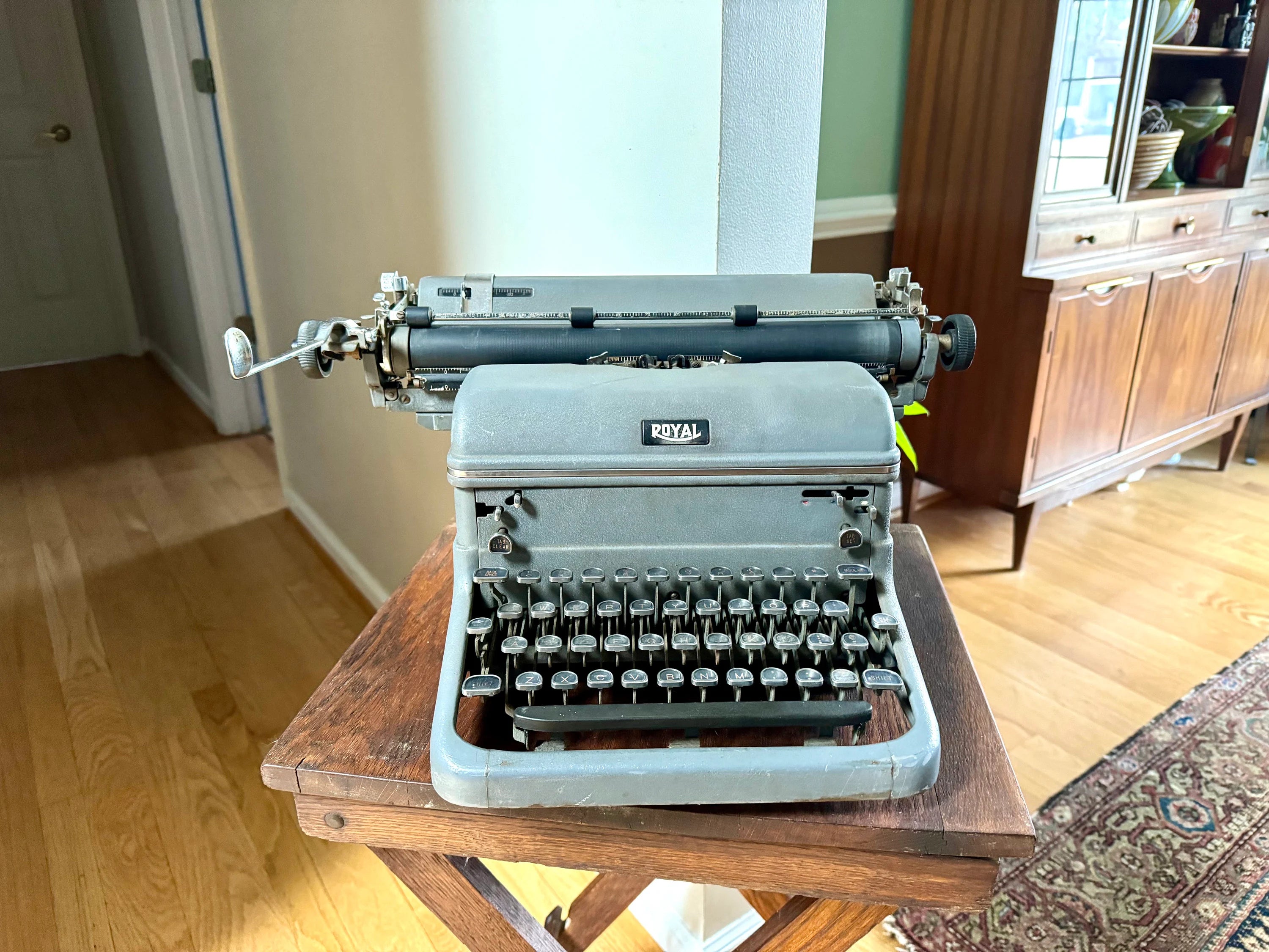 Vtg Large Royal Typewriter | Gray Royal Portable Typewriter | Distressed Typewriter | Manual Royal Typewriter | Typewriter Prop