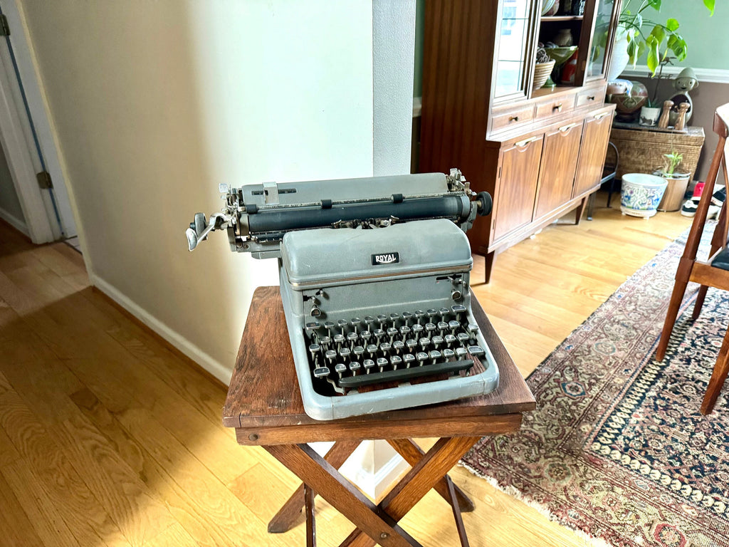 Vtg Large Royal Typewriter | Gray Royal Portable Typewriter | Distressed Typewriter | Manual Royal Typewriter | Typewriter Prop