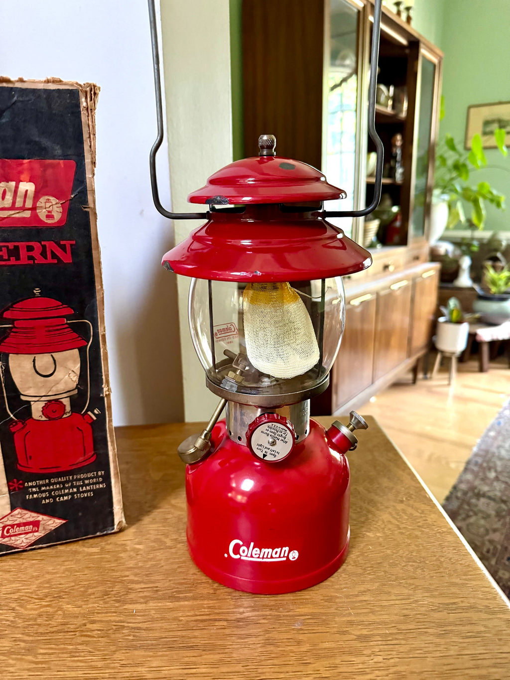 Coleman Model 200A Lantern with Striker and Orig. Box | 1963 Model 200A Coleman Lantern| Round Single Mantle Globe Coleman Lantern