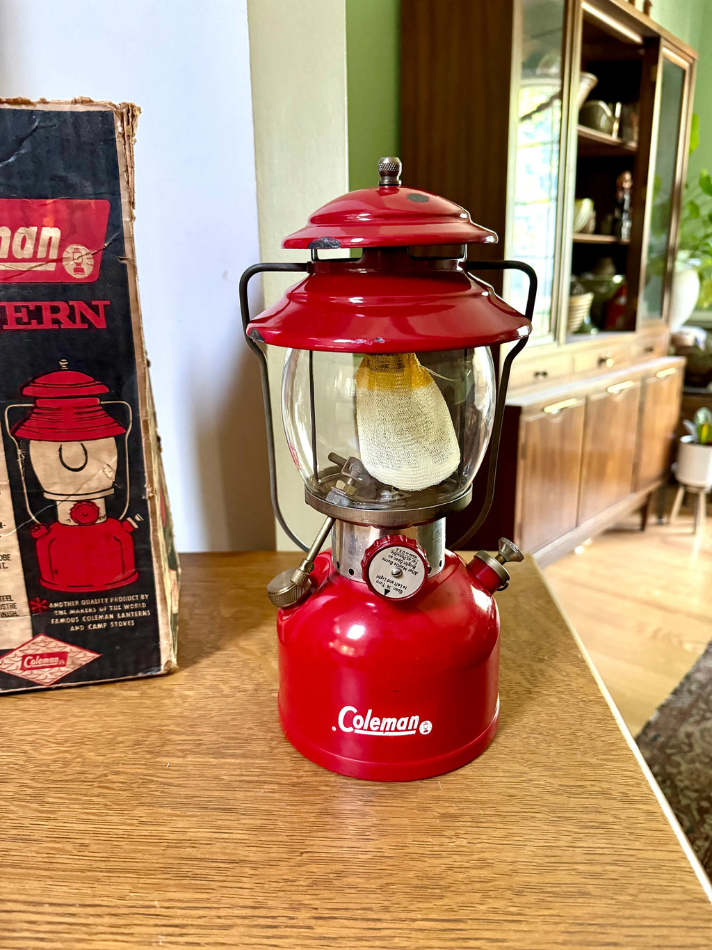 Coleman Model 200A Lantern with Striker and Orig. Box | 1963 Model 200A Coleman Lantern| Round Single Mantle Globe Coleman Lantern