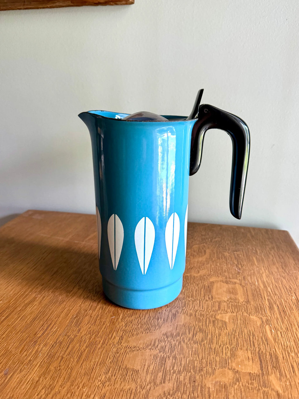 A Cathrineholm Lotus Enamel Coffee Maker | Mid Century Enamel Coffee Percolator | Vintage Turquoise on White Lotus Design Enamel Coffee Maker