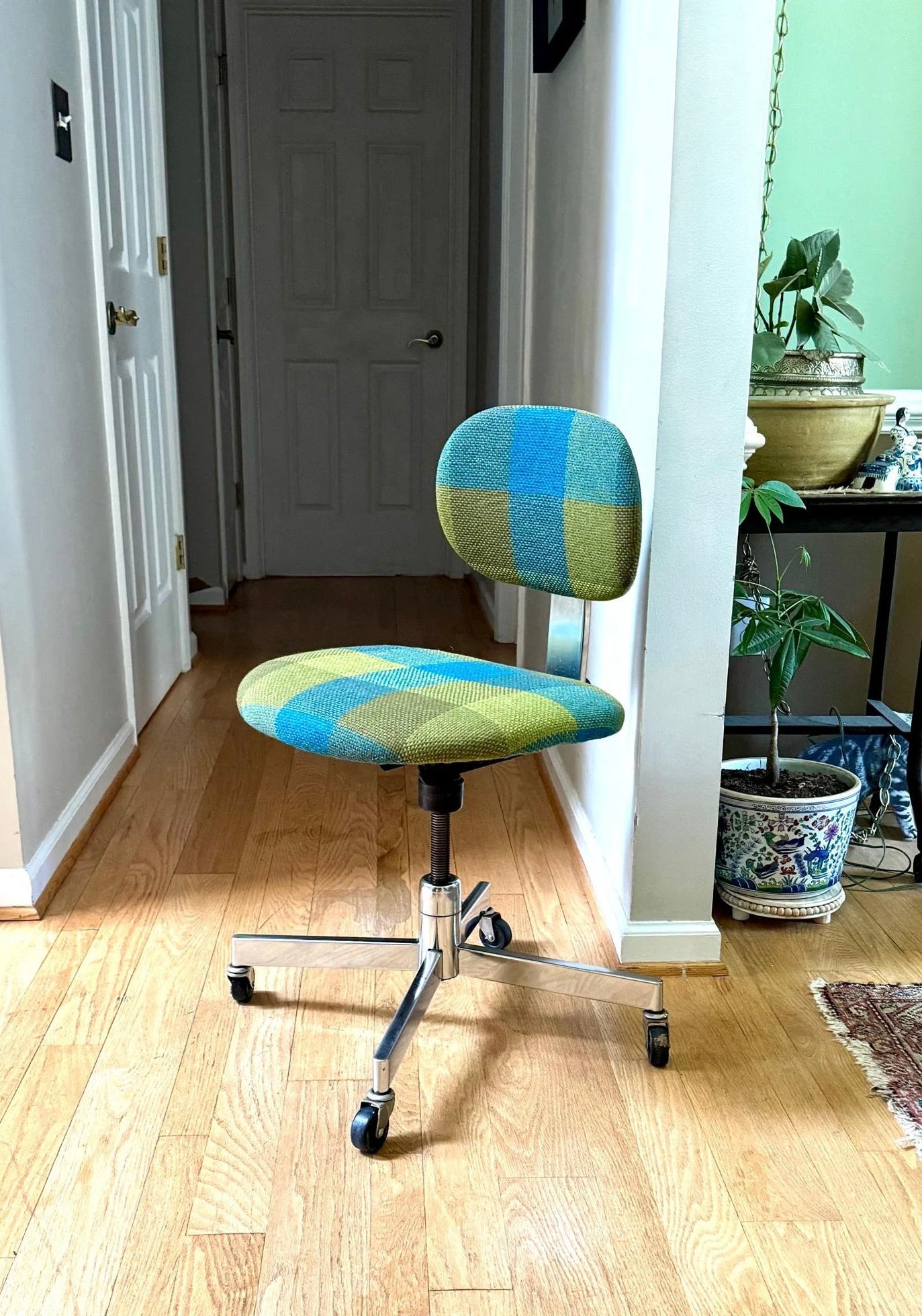 Vtg MCM Plaid Desk Chair | Blue, Green and Yellow MCM Swivel Chair | Plaid Fabric Padded Office Chair | Adjustable Swivel Chair