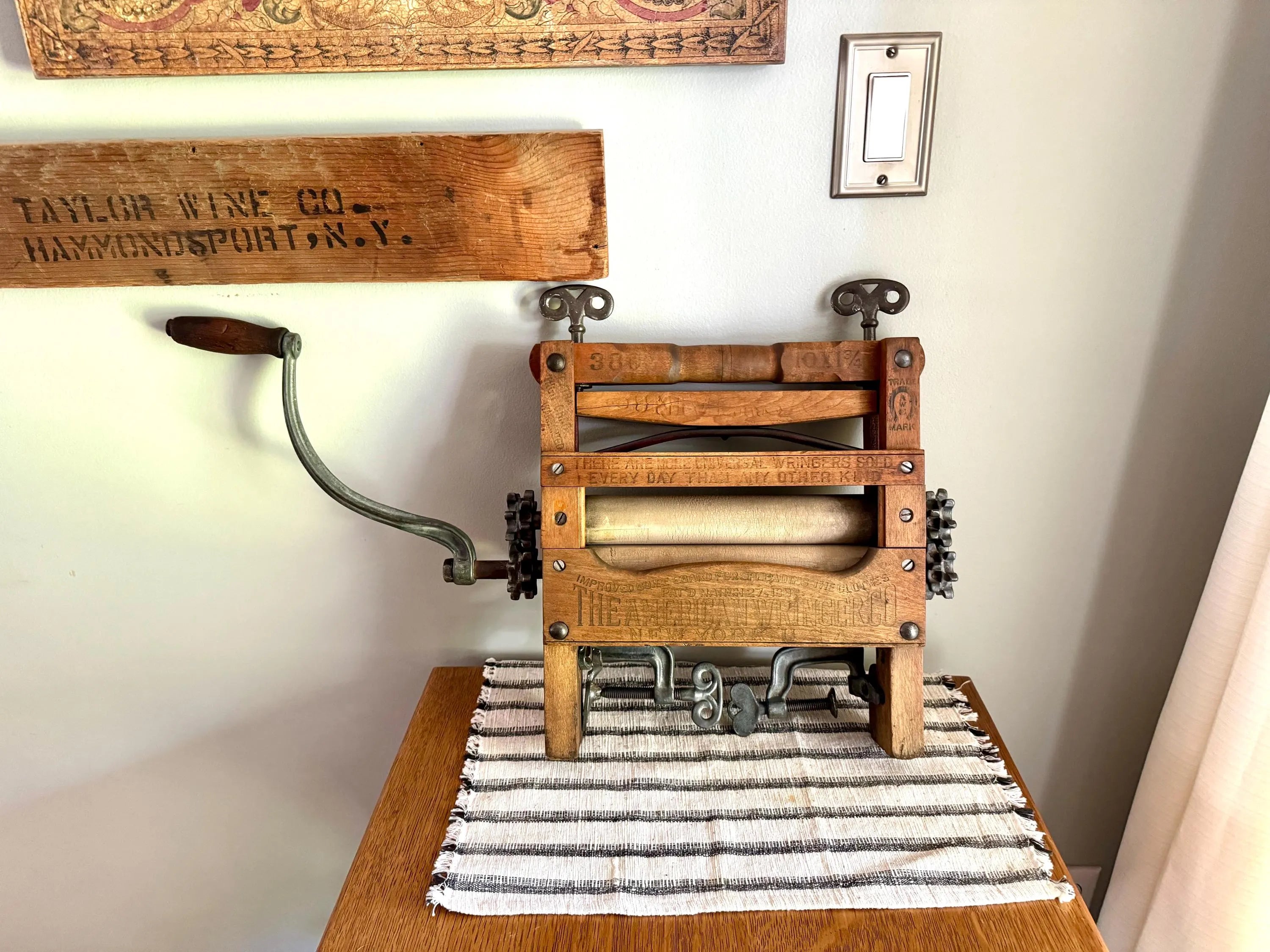 Antique Horse Shoe Brand Clothes Wringer | The American Wringer Co. | Vintage Wood and Metal Hand Crank Clothes Wringer No. 791