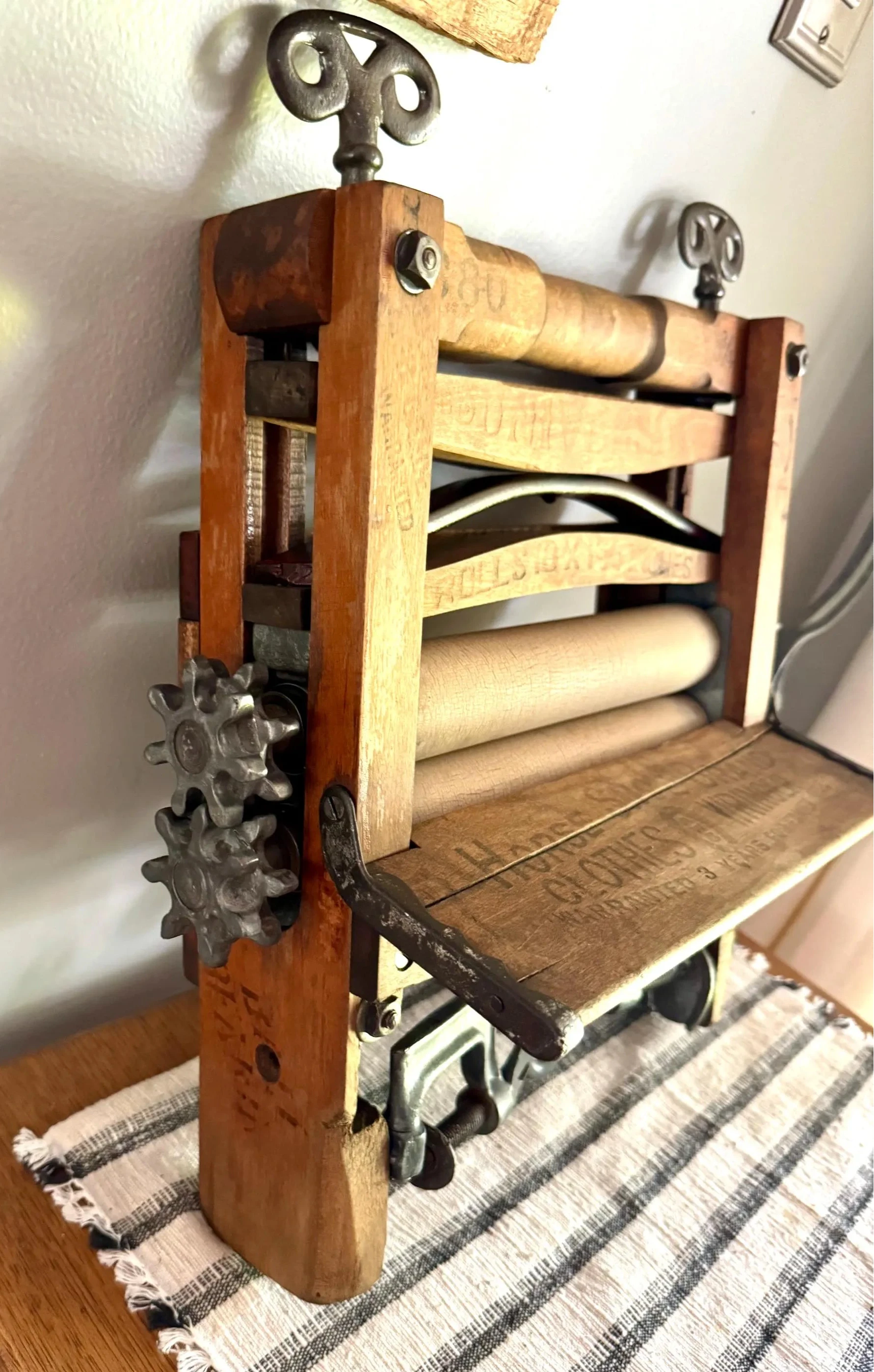 Antique Horse Shoe Brand Clothes Wringer | The American Wringer Co. | Vintage Wood and Metal Hand Crank Clothes Wringer No. 791