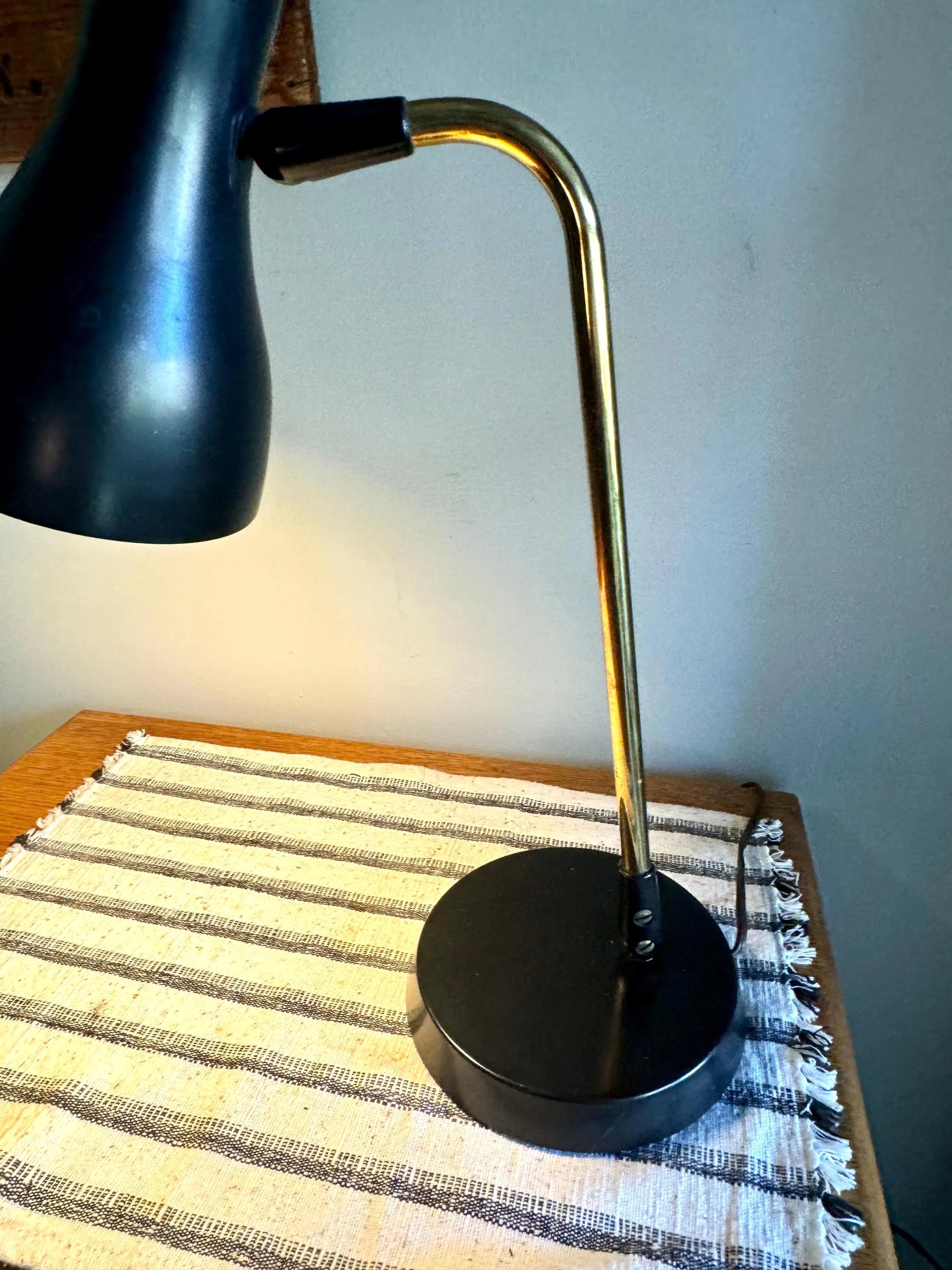 MCM Flat Black Articulating Desk Lamp | Gerald Thurston Style Desk Lamp | Swing Arm Desk Lamp | Black and Gold MCM desk Lamp